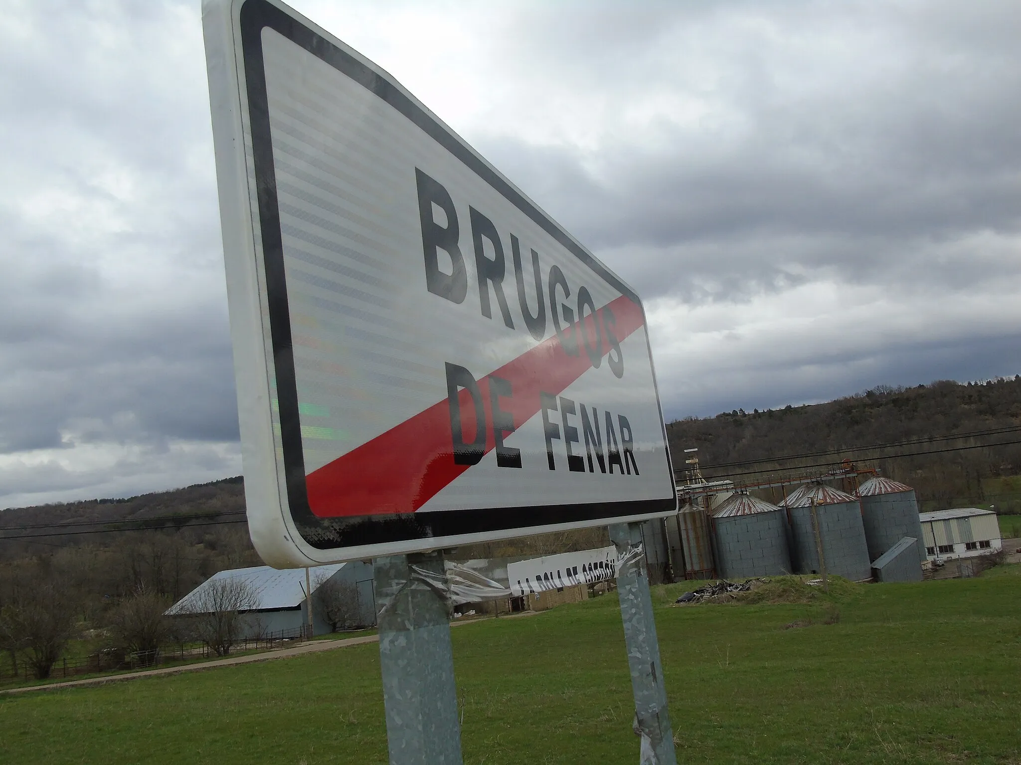 Photo showing: Brugos de Fenar road sign, in La Robla, León, Spain.
