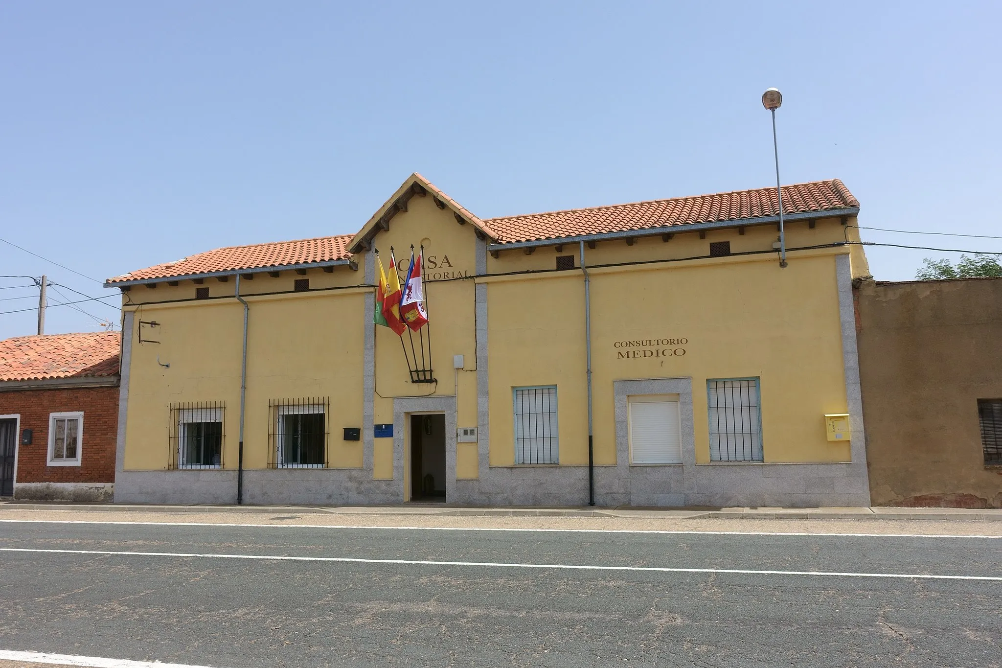 Photo showing: Casa consistorial de Pozuelo del Páramo (León, España).
