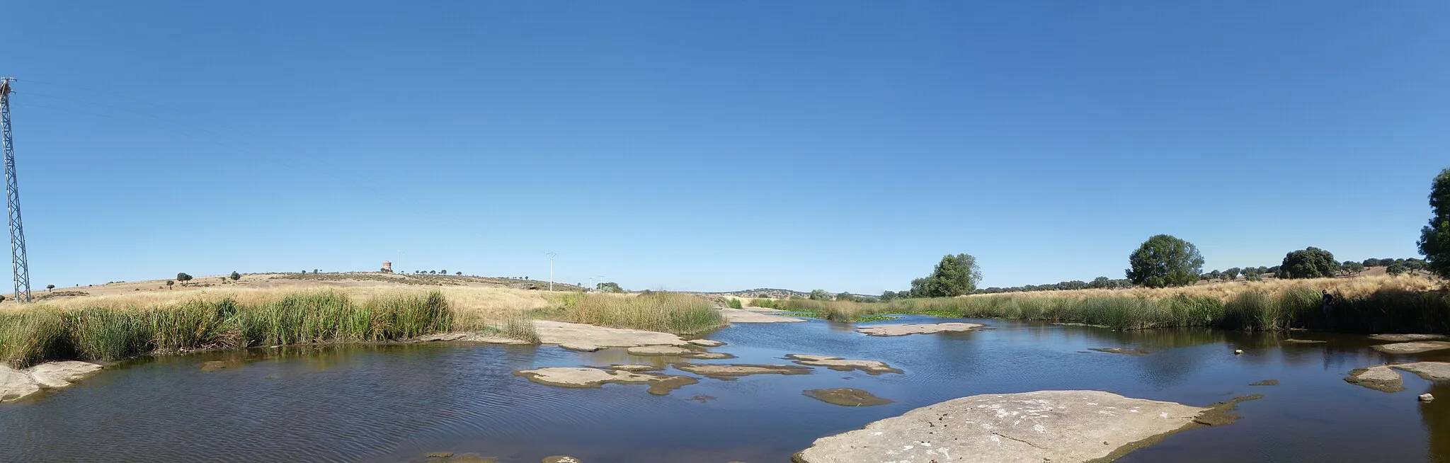 Photo showing: This is a photographic make with software Hugin many photographies, this photographies shot to river of town "El Cubo de Don Sancho" in Salamanca in Spain.