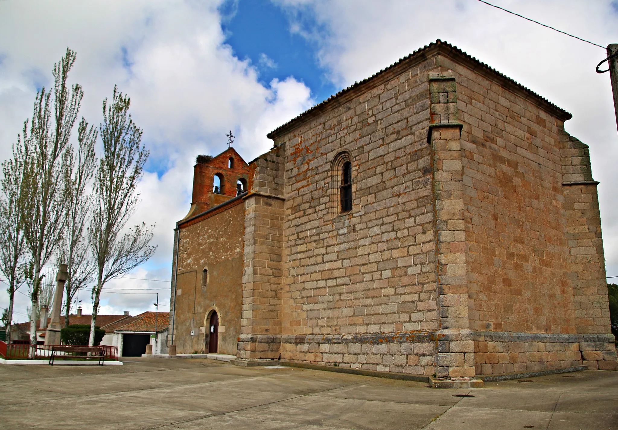 Photo showing: Trasera de la Iglesia de Sando, provincia de Salamanca