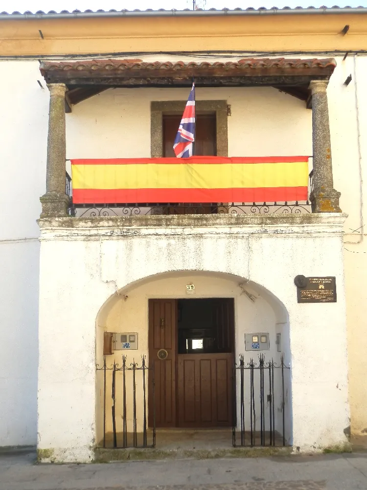 Photo showing: Portal de entrada a la casa donde vivió Lord Wellington en Fuenteguinaldo