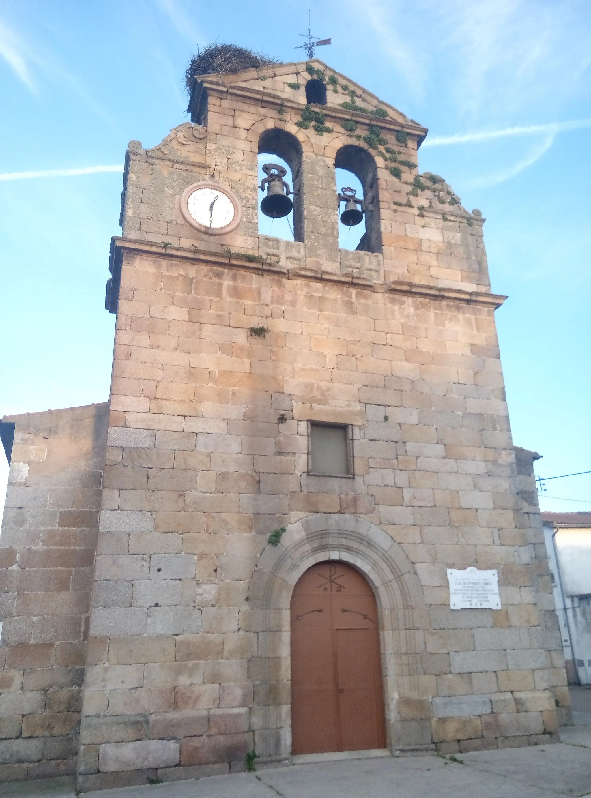 Photo showing: Portada de la Iglesia de San Lino, en Espeja.