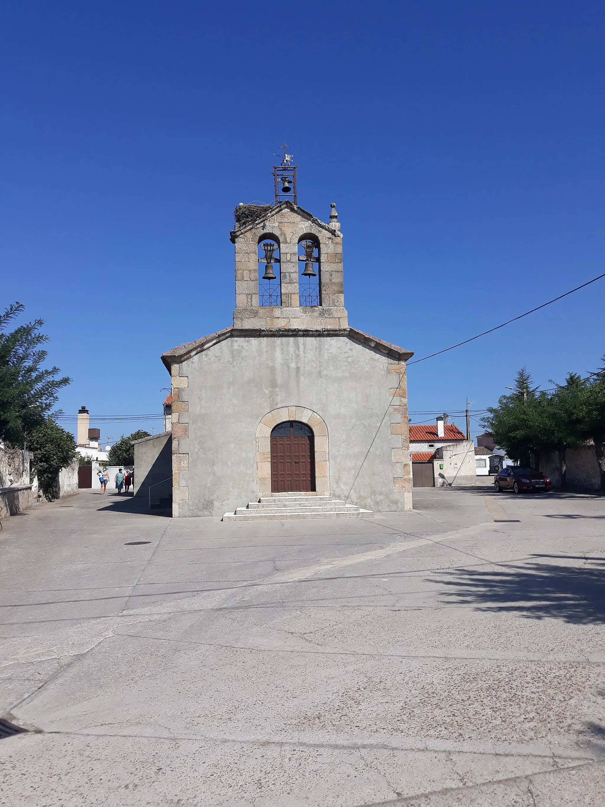 Photo showing: Puerta principal y espadaña de la Iglesia de La Purísima Concepción de Carpio de Azaba