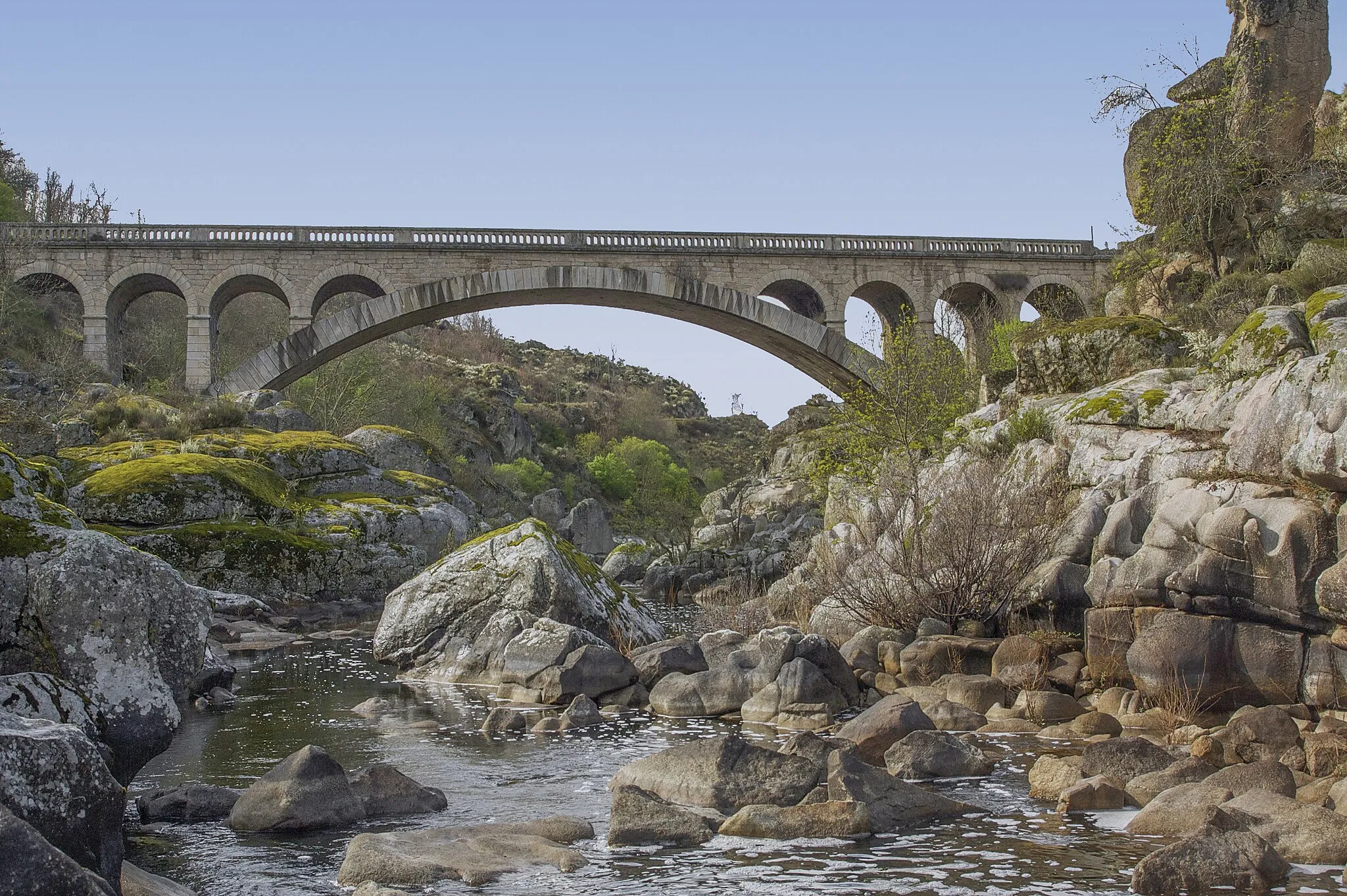 Photo showing: Puente sobre el río Huebra.