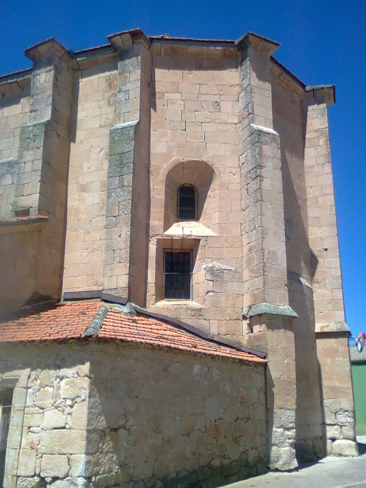 Photo showing: Ábside de la iglesia de Rollán (Salamanca)