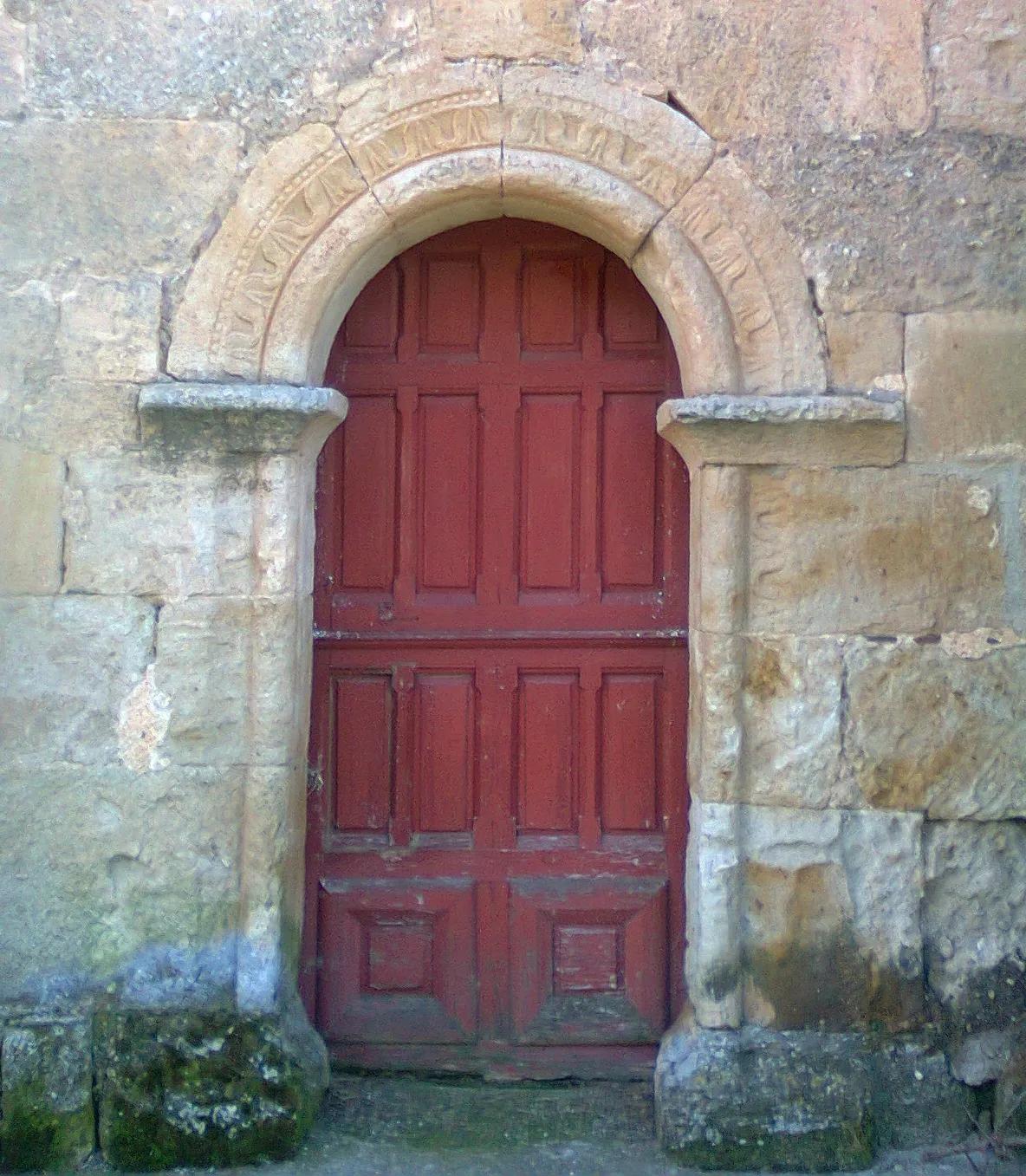 Photo showing: Puerta románica en la iglesia de Golpejas