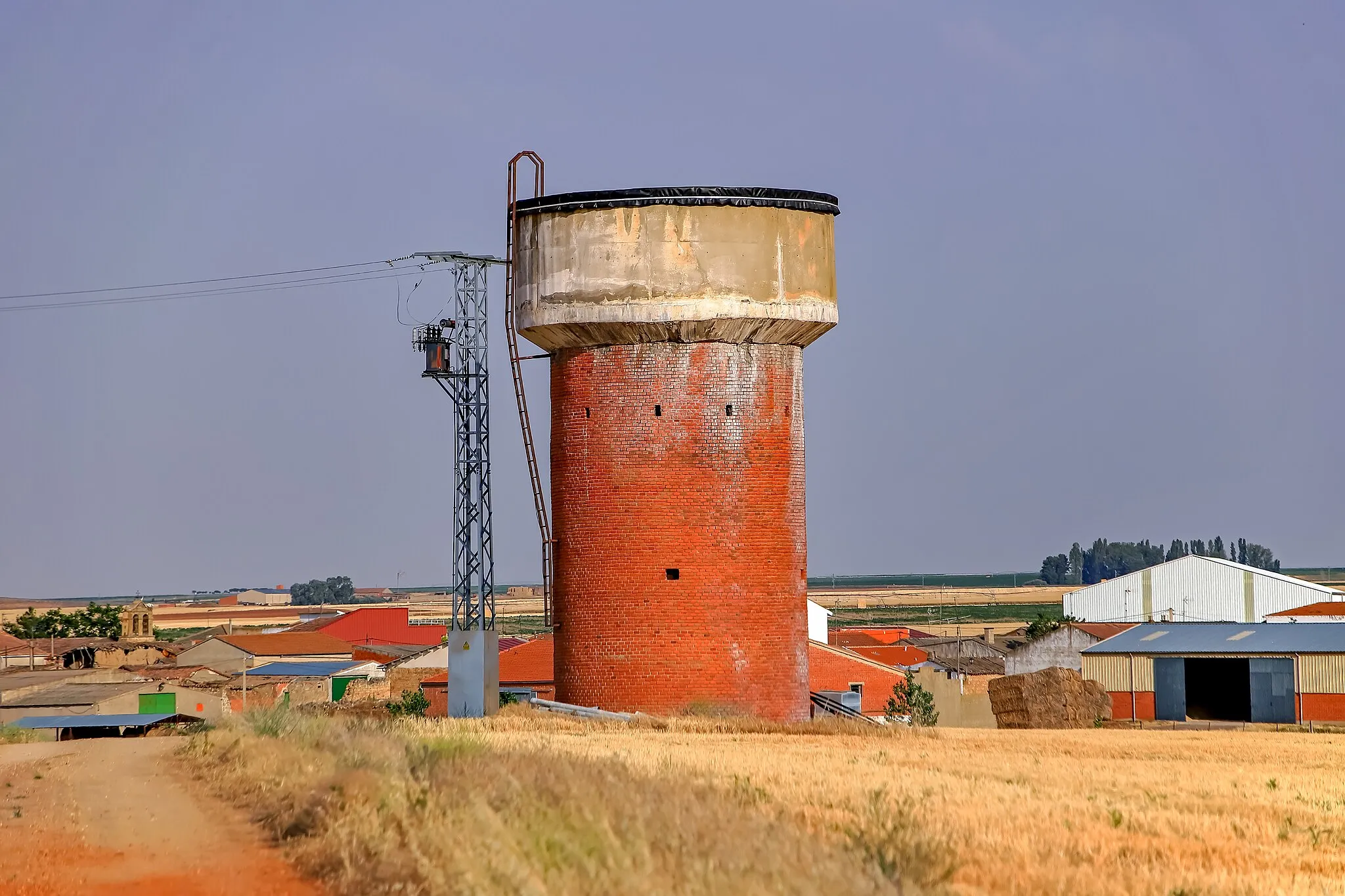 Photo showing: Villanueva de los Pavones es una localidad que pertenece al municipio de La Orbada, comarca de La Armuña, provincia de Salamanca.