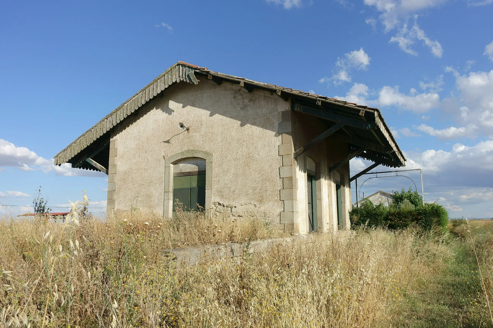 Photo showing: Muelle de carga de la antigua estación de ferrocarril de Valdunciel (Salamanca, España).