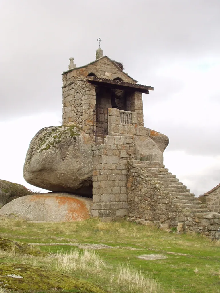 Photo showing: Torre de la iglesia, en Neila de San Miguel, municipio de Ávila, España.