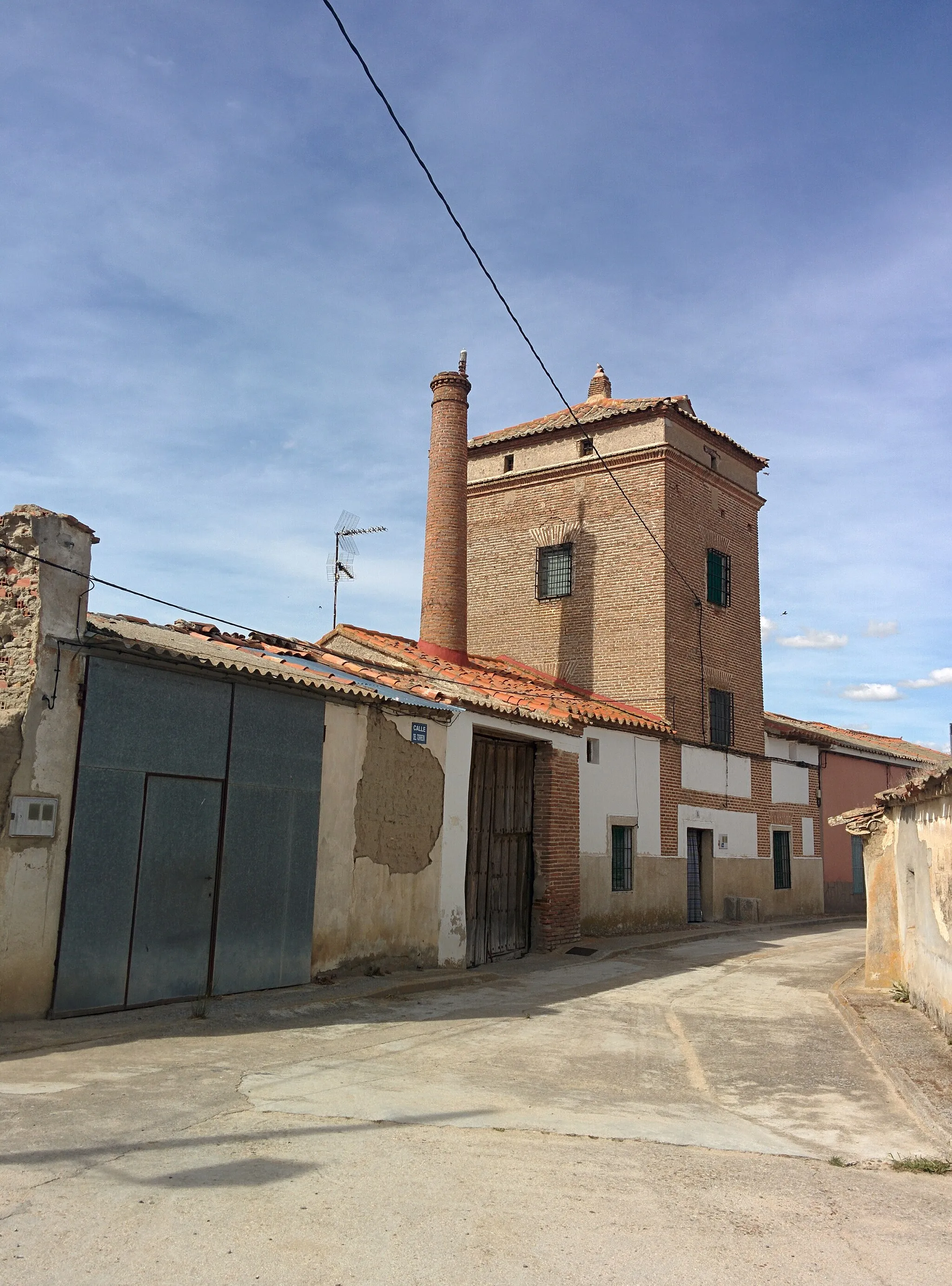 Photo showing: Torre en Castellanos de Zapardiel (Ávila, España).