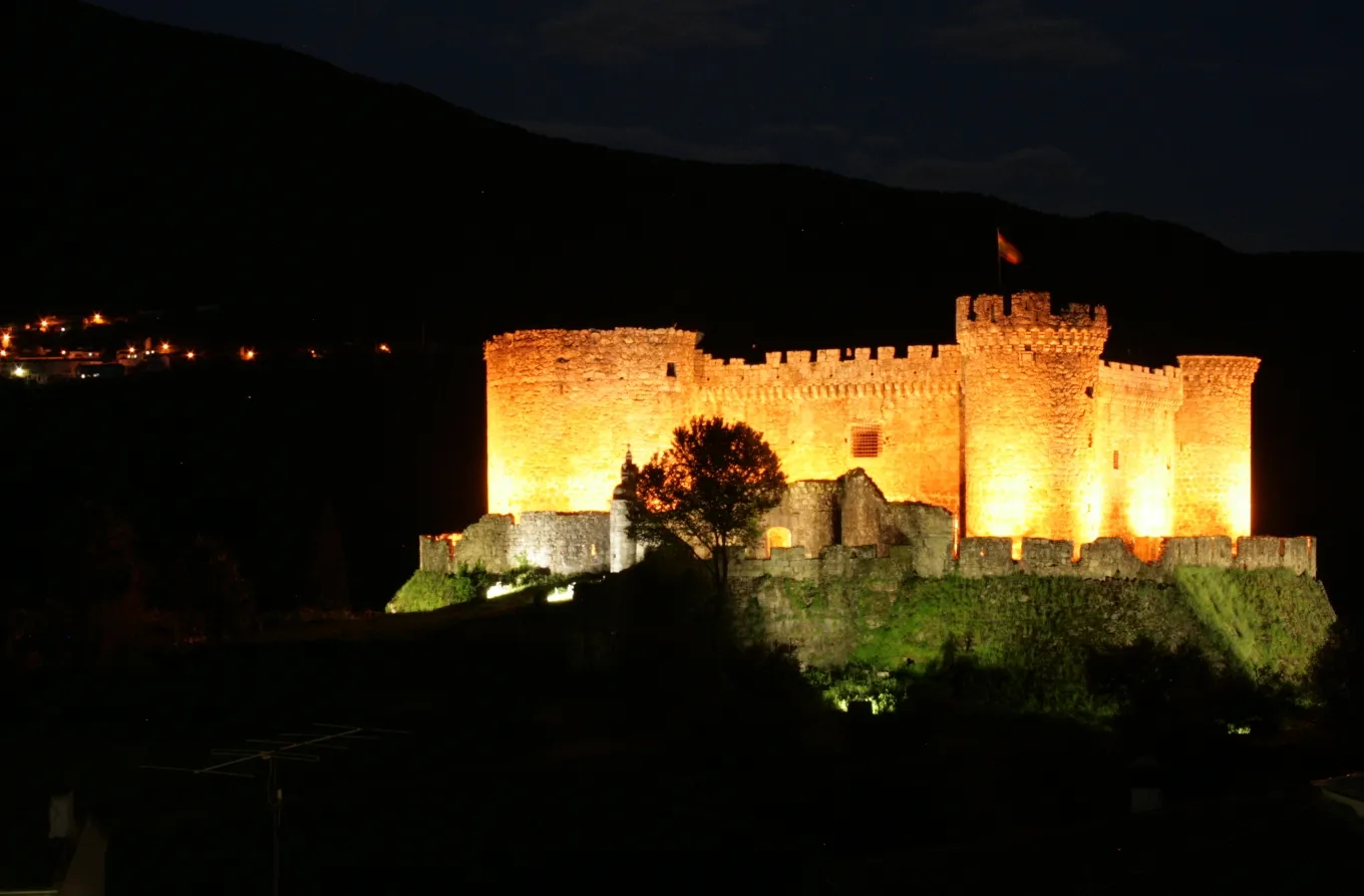 Photo showing: The Middle Age fortress of Mombeltrán in the province of Ávila, under the autonomous region Castilla y Léon, Spain.