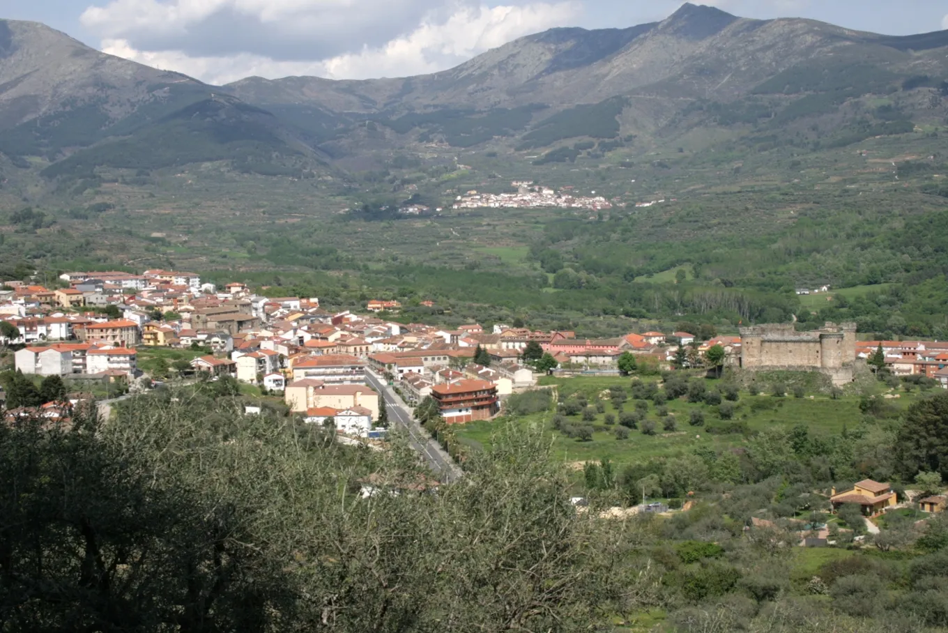 Photo showing: View over Mombeltrán in the province of Ávila, under the autonomous region Castilla y Léon, Spain.