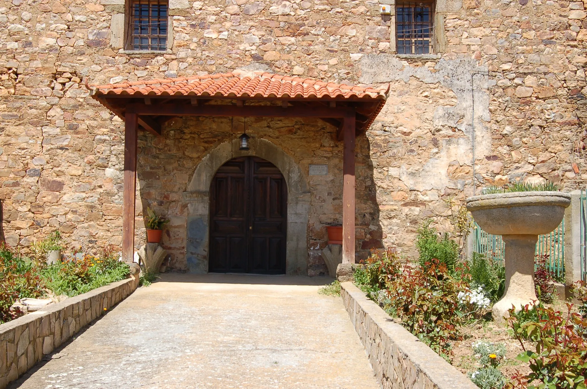 Photo showing: Pórtico da igrexa de Alcubilla de Nogales