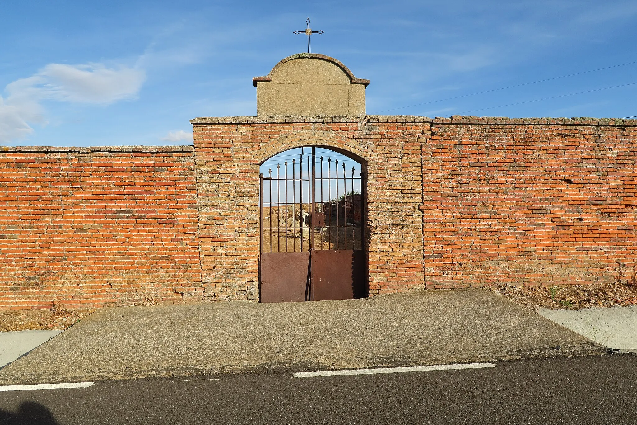 Photo showing: Moreruela de los Infanzones, cementerio viejo, 01