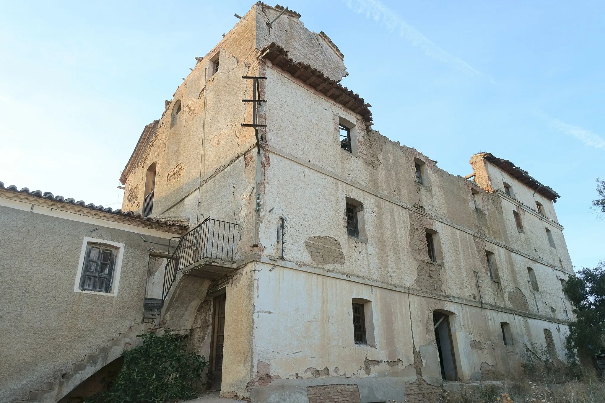 Photo showing: Antigua fábrica en Aspariegos (Zamora, España).