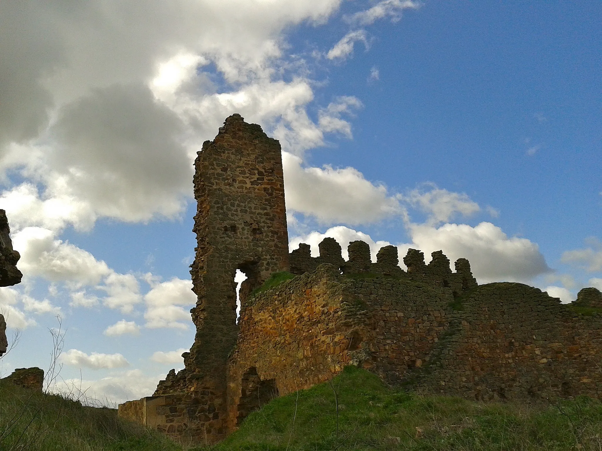 Photo showing: Ruinas del castrotorafe, en el municipio de San Cebrián de Castro, provincia de Zamora