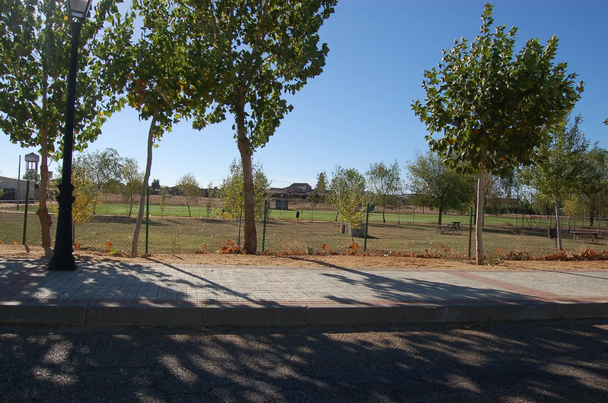 Photo showing: Interior do campo de fútbol de Manganeses de la Lampreana