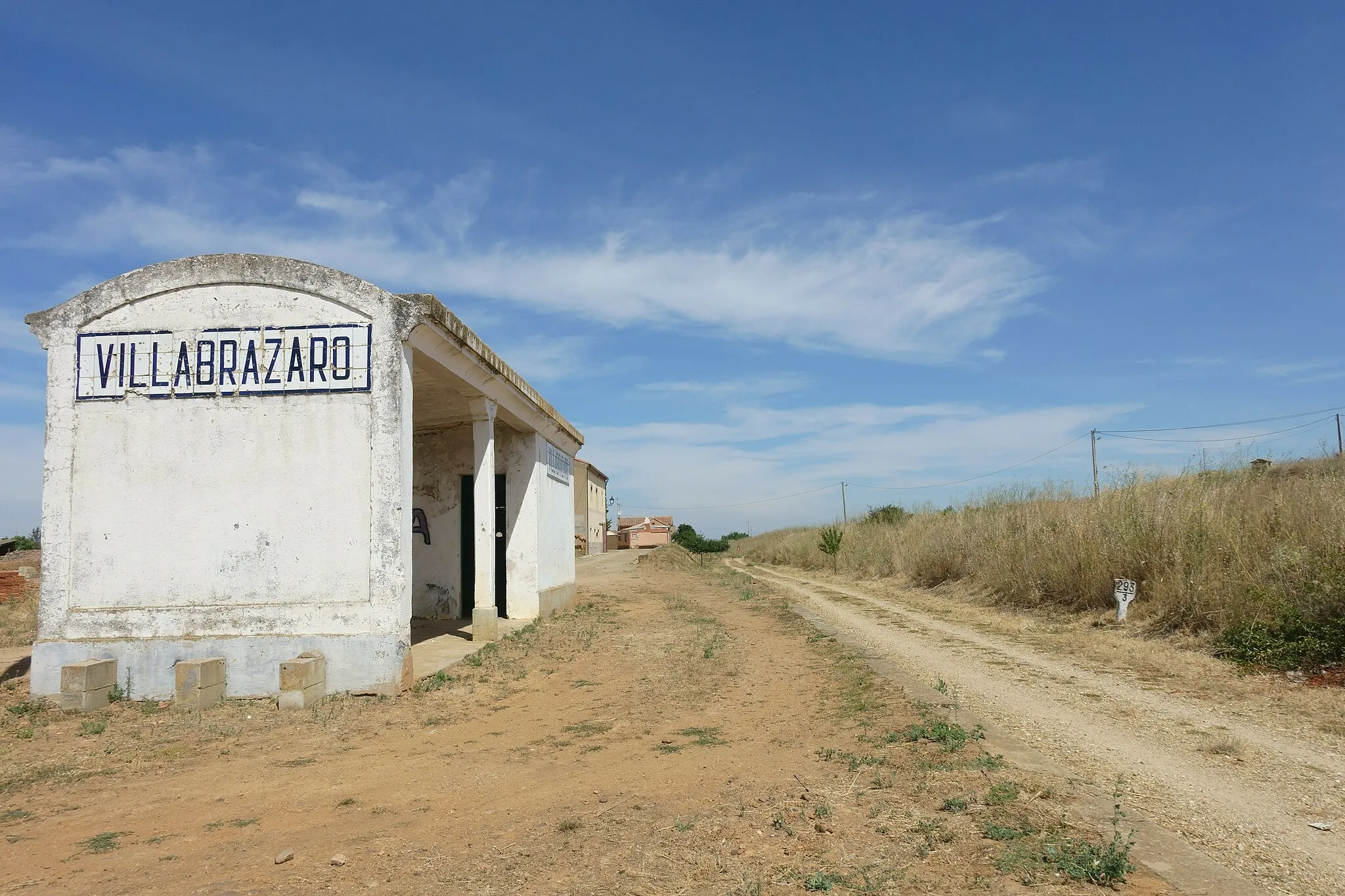 Photo showing: Antiguo apeadero de Villabrázaro (Zamora, España).