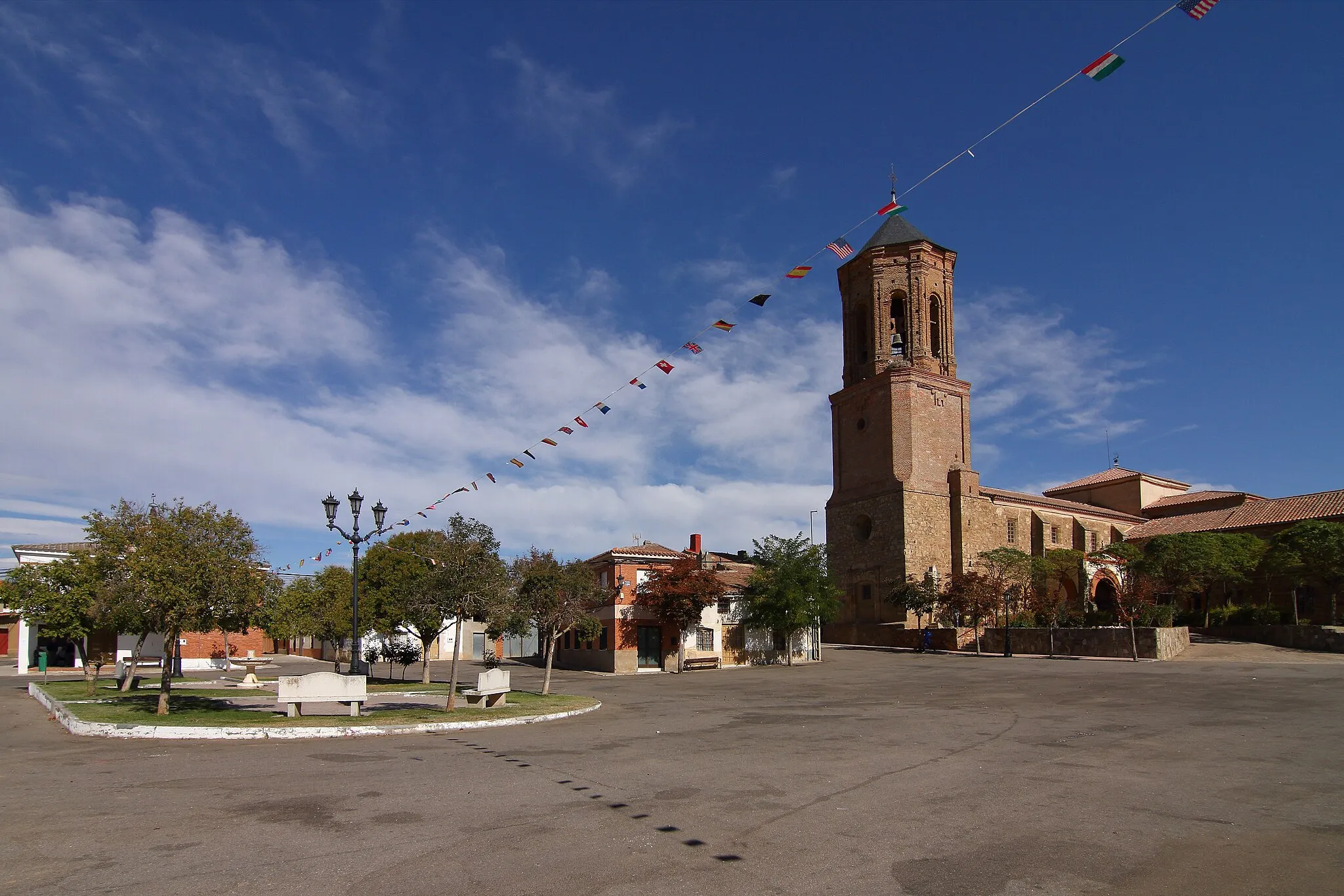 Photo showing: Villarrín de Campos, Plaza de España, Iglesia de la Asunción de Nuestra Sra.