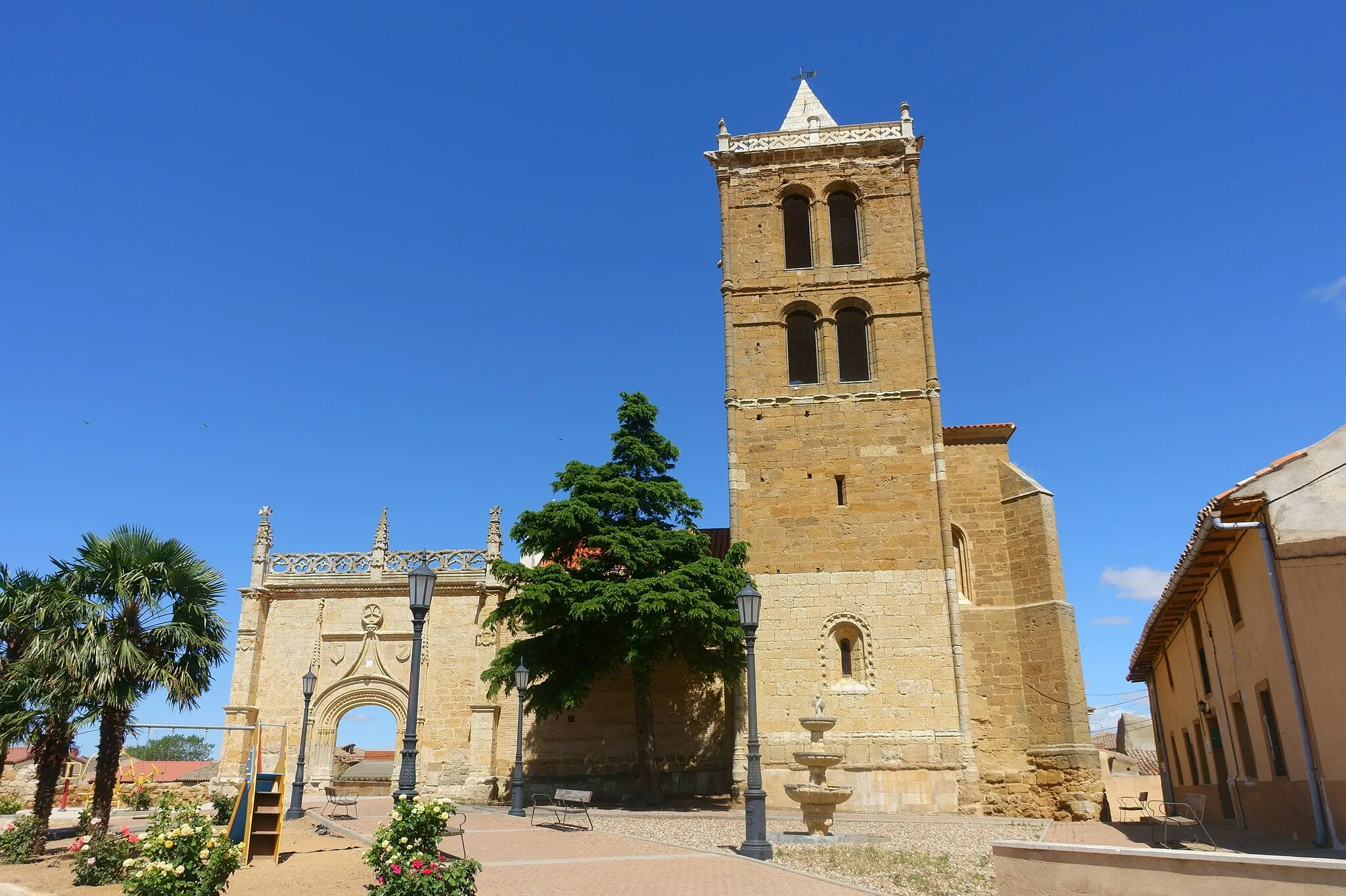 Photo showing: Iglesia de San Vicente, Villar de Fallaves (Zamora, España).