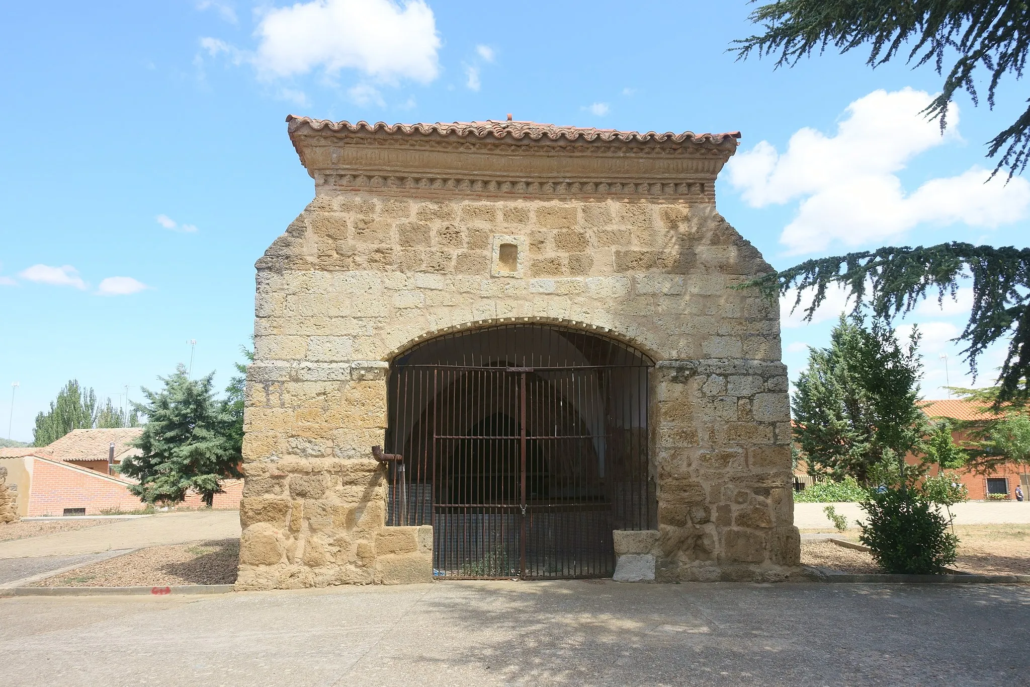 Photo showing: Restos de la iglesia de Santa María de la Sagrada, Castroverde de Campos (Zamora, España).