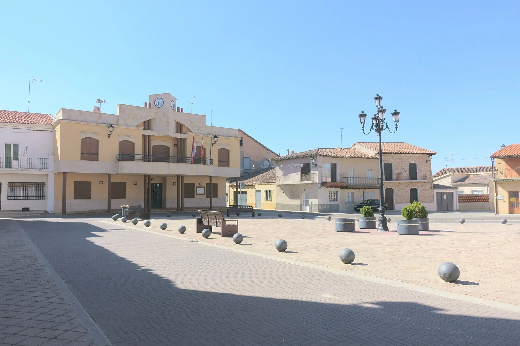 Photo showing: Casa consistorial de Fuentelapeña (Zamora, España).