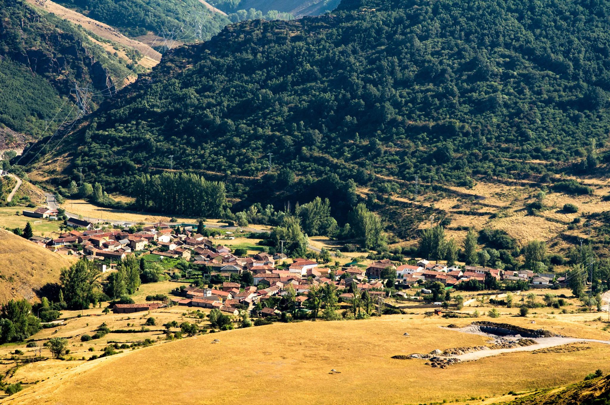 Photo showing: 500px provided description: Buiza Desde Quilambre [#naturaleza ,#paisaje ,#Spain ,#Village ,#Mountain ,#Espa?a ,#Le?n ,#Castile and Le?n]