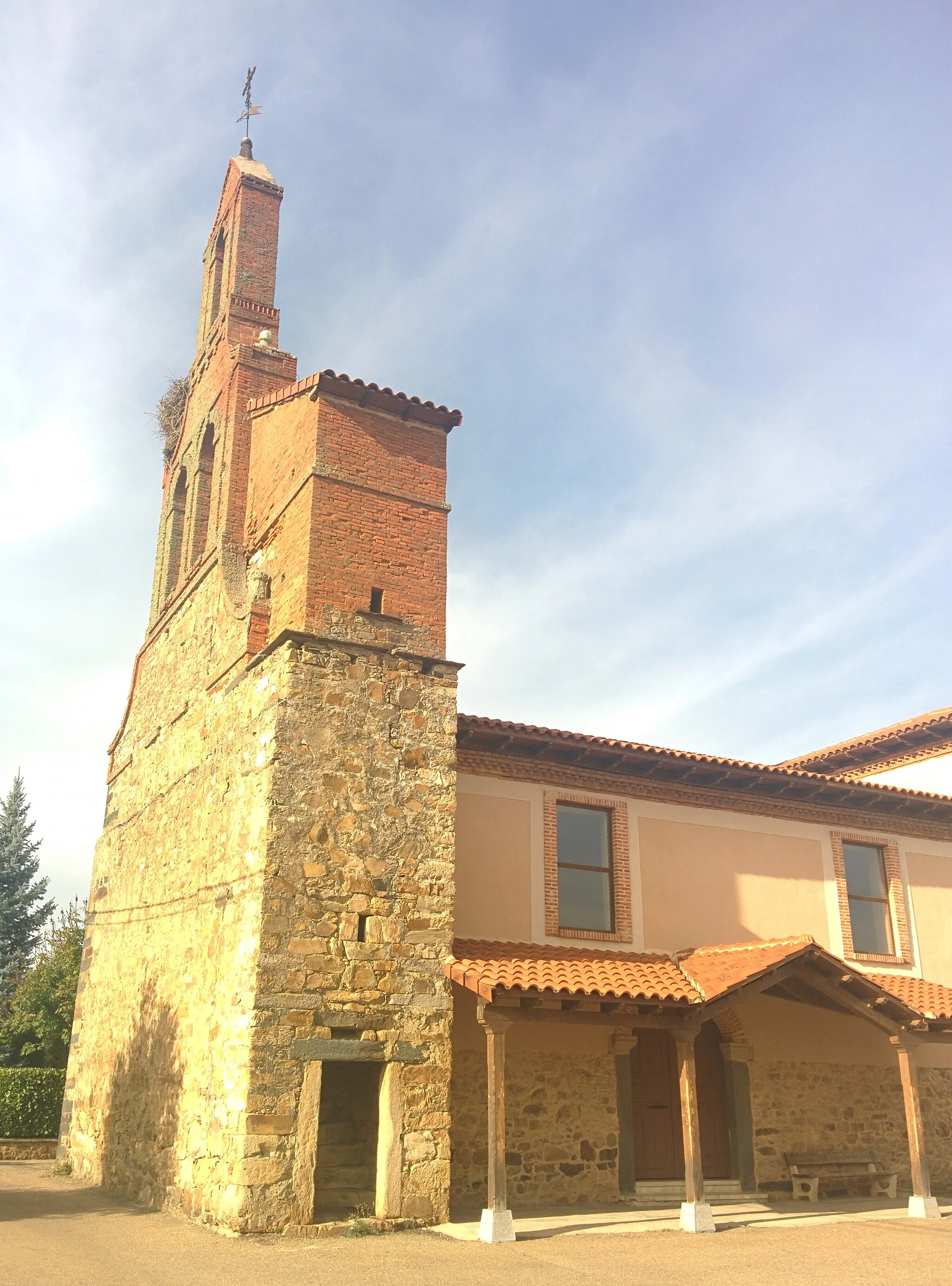 Photo showing: Iglesia de San Benito, Villamejil (León, España).