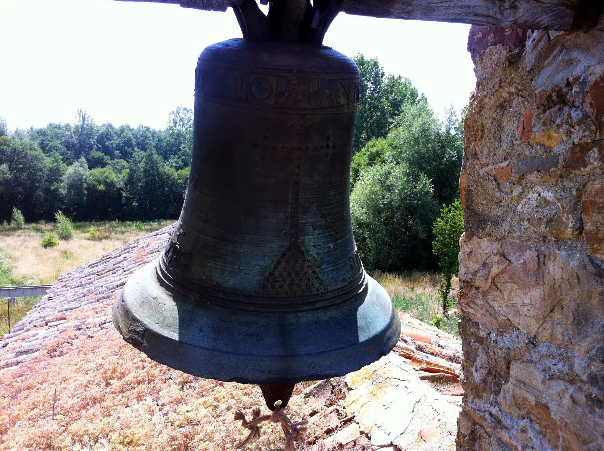 Photo showing: Esta es la campana de la iglesia de Revilla de Cepeda