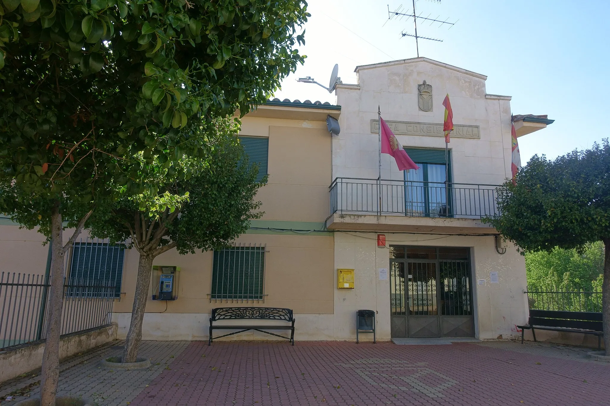 Photo showing: Casa consistorial de Cimanes del Tejar (León, España).