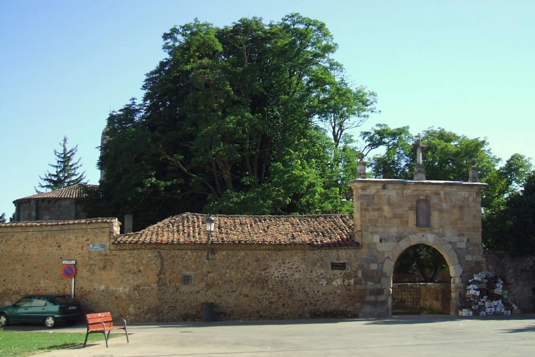 Photo showing: Monasterio trapense de Santa María de Carrizo, en Carrizo de la Ribera (León)