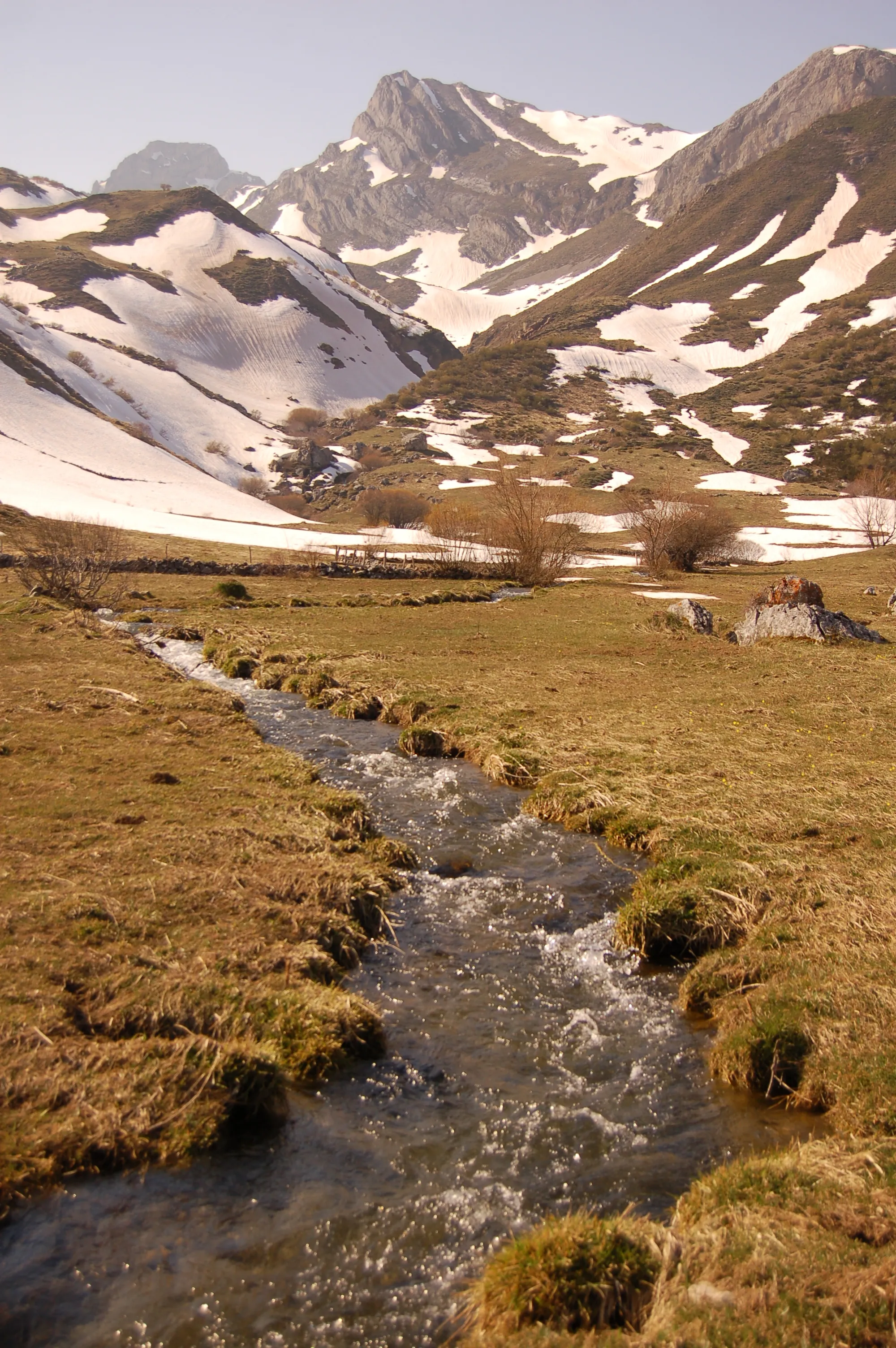 Photo showing: Valle de la comarca de Omaña, cerca de Omañón.