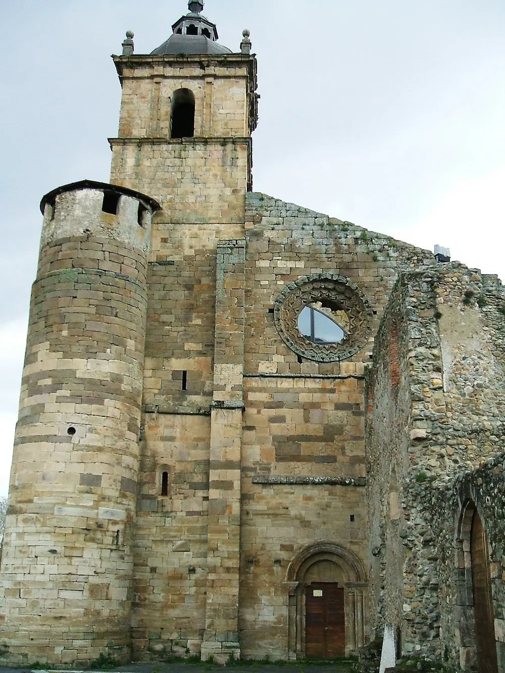 Photo showing: es:Monasterio de Santa María de Carracedo, en Carracedo del Monasterio, León, España