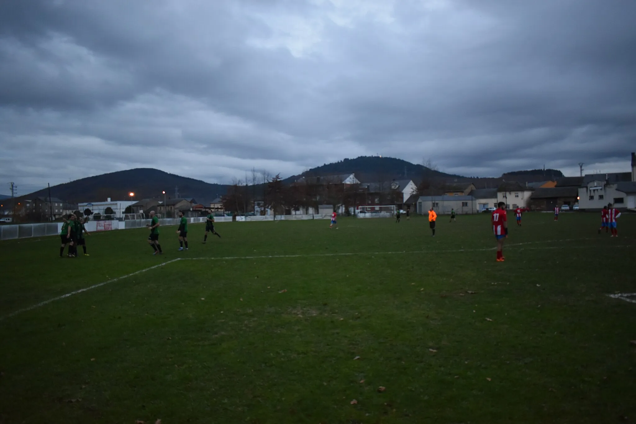 Photo showing: Partido de fútbol en Columbrianos