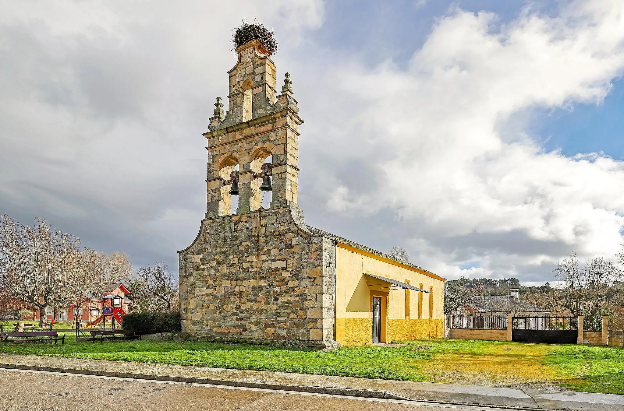 Photo showing: Hervededo es una localidad que pertenece al municipio de Camponaraya, comarca de El Bierzo, provincia de León.