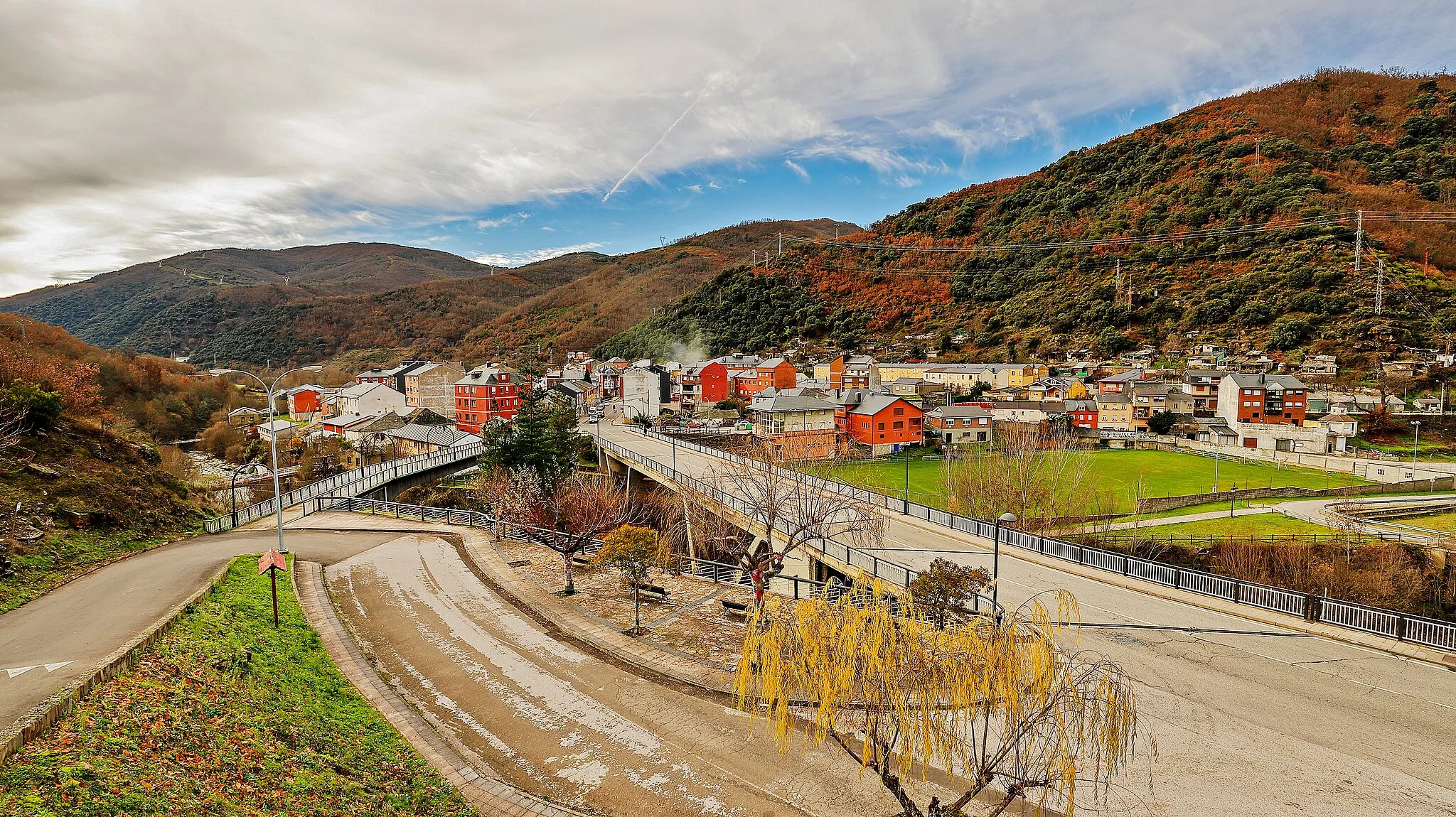 Photo showing: Matarrosa del Sil es una localidad que pertenece al municipio de Toreno, en la comarca de El Bierzo, provincia de León.