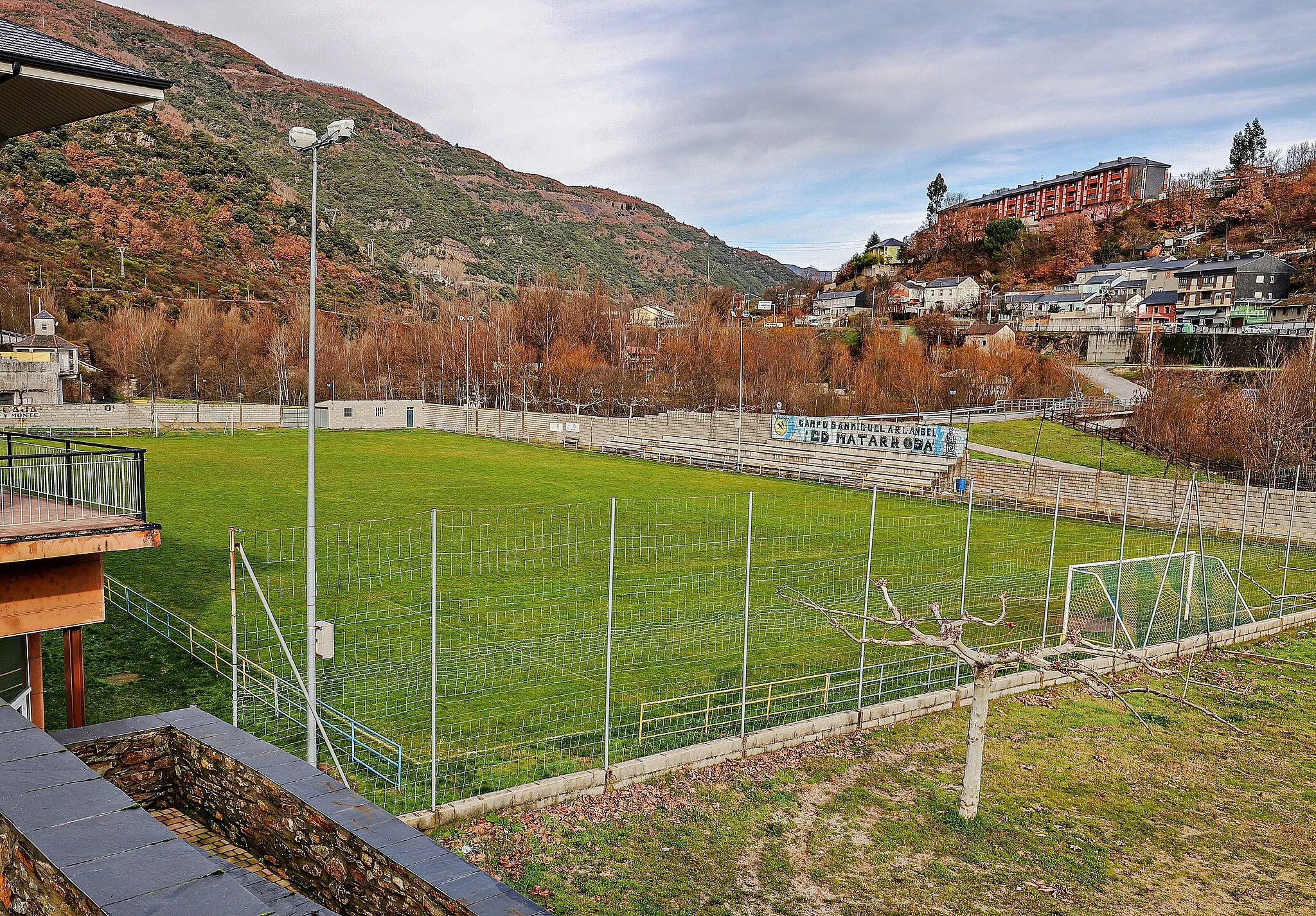 Photo showing: Matarrosa del Sil es una localidad que pertenece al municipio de Toreno, en la comarca de El Bierzo, provincia de León.