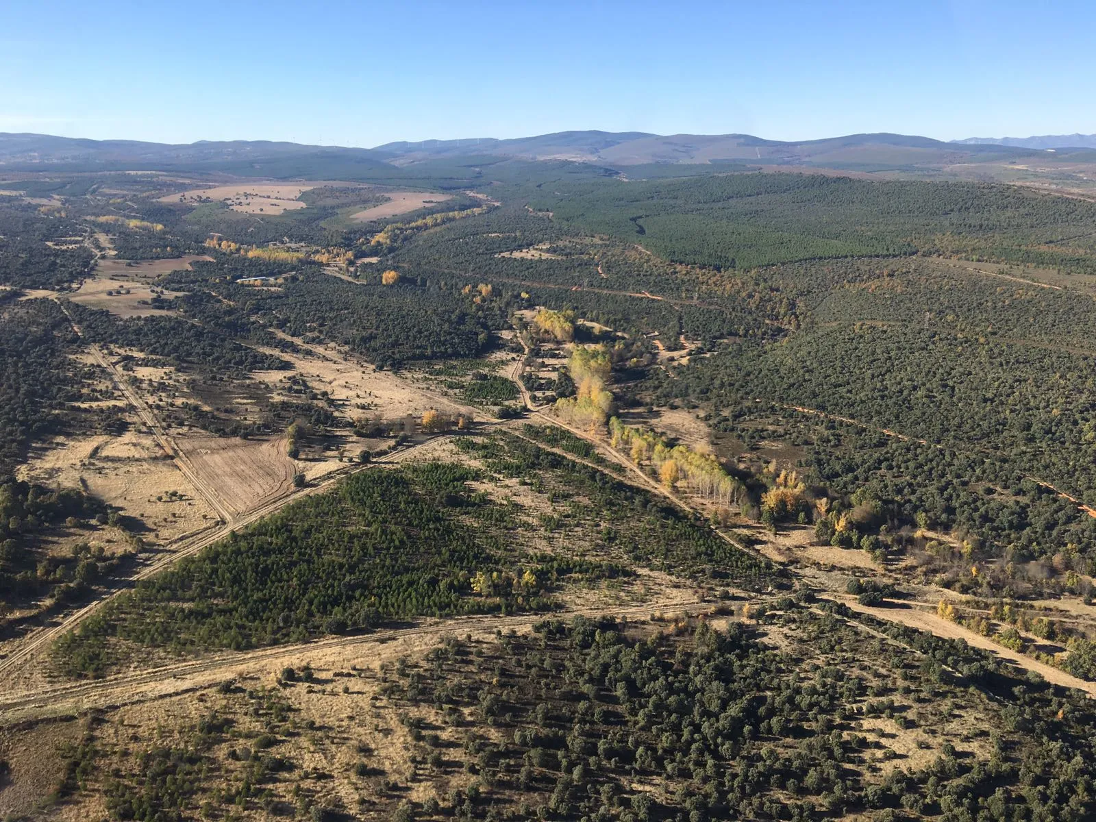 Photo showing: Valle del río Jerga en las cercanías de Santa Catalina de Somoza (León, España).