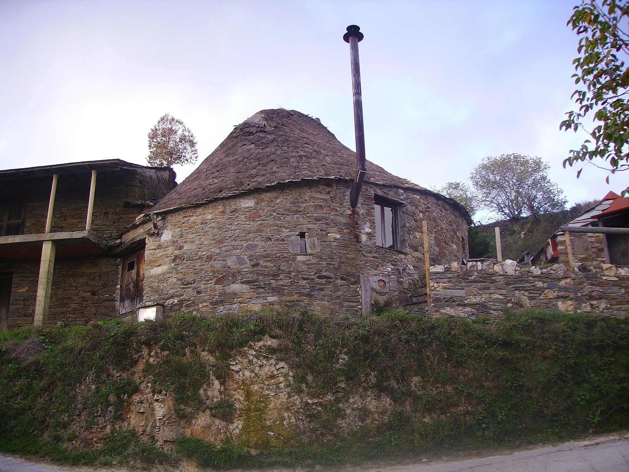 Photo showing: Palloza en Cantexeira