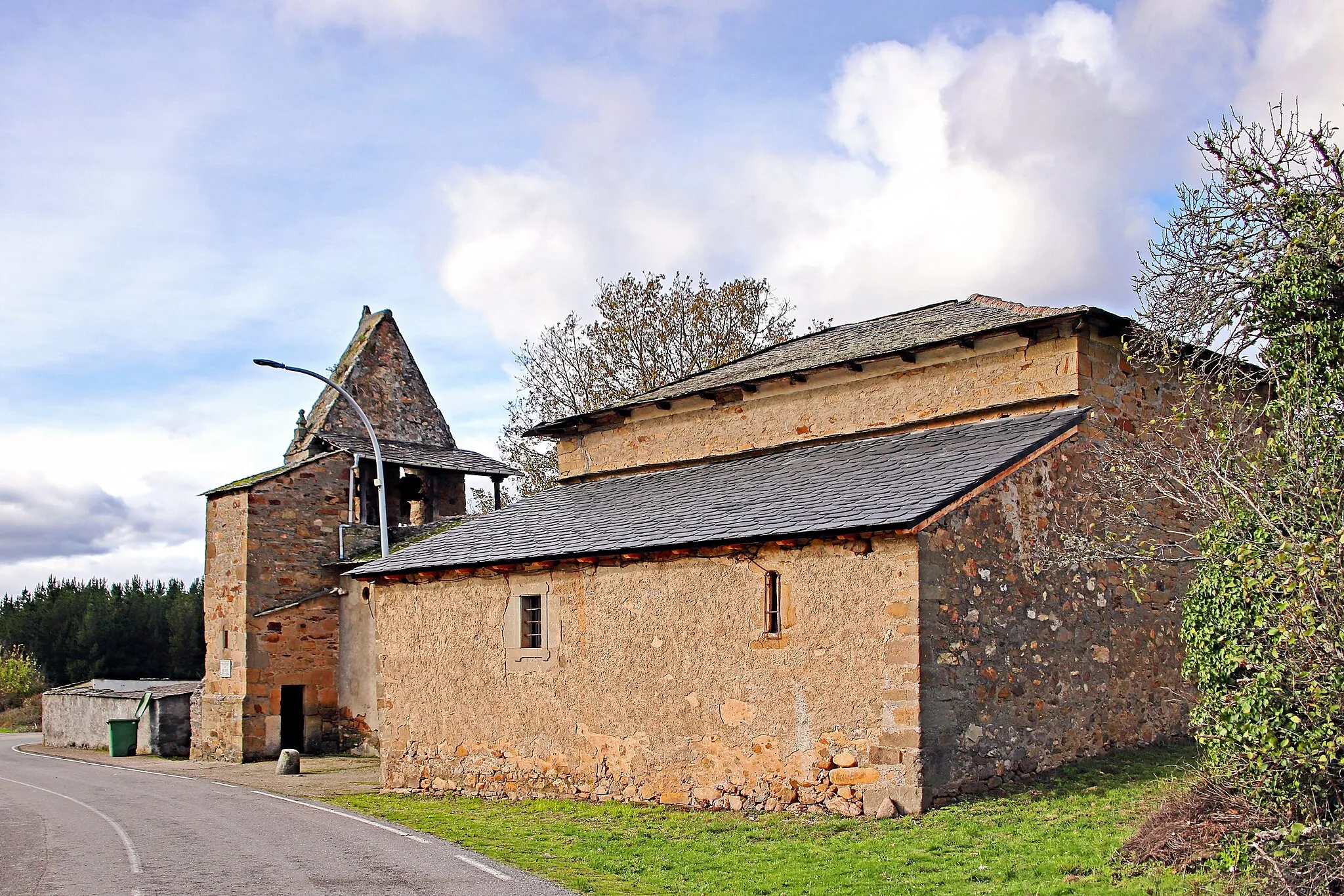 Photo showing: Villaviciosa de San Miguel es una localidad que pertenece al municipio de Folgoso de la Ribera, en la comarca de El Bierzo, provincia de León.