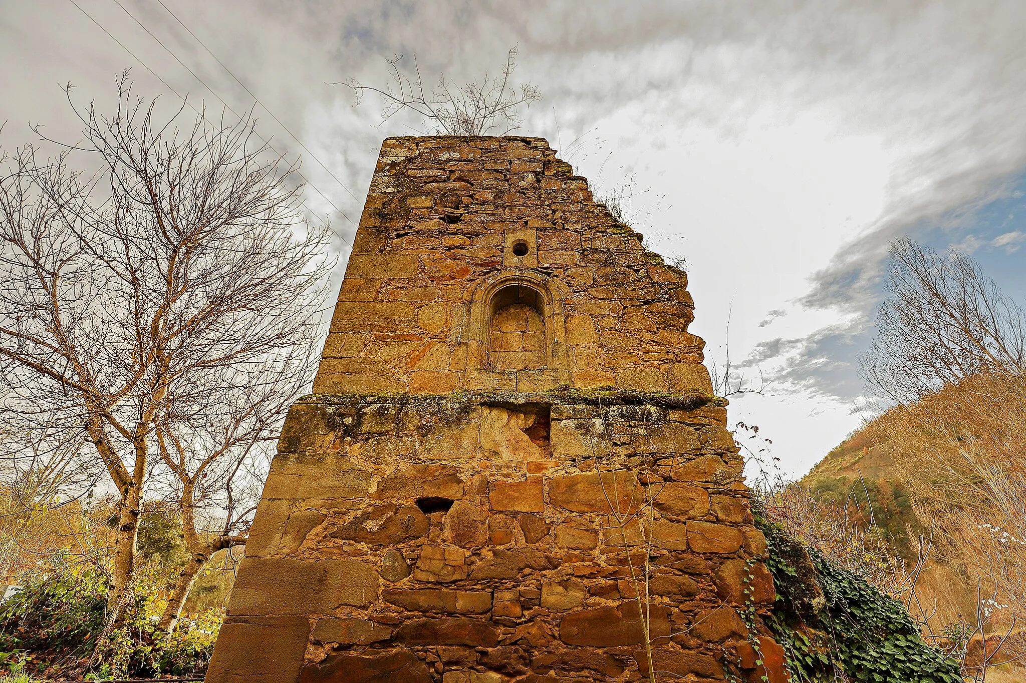 Photo showing: Cerezal de Tremor es un despoblado que pertenece al municipio de Torre del Bierzo, en la comarca de El Bierzo, provincia de León.