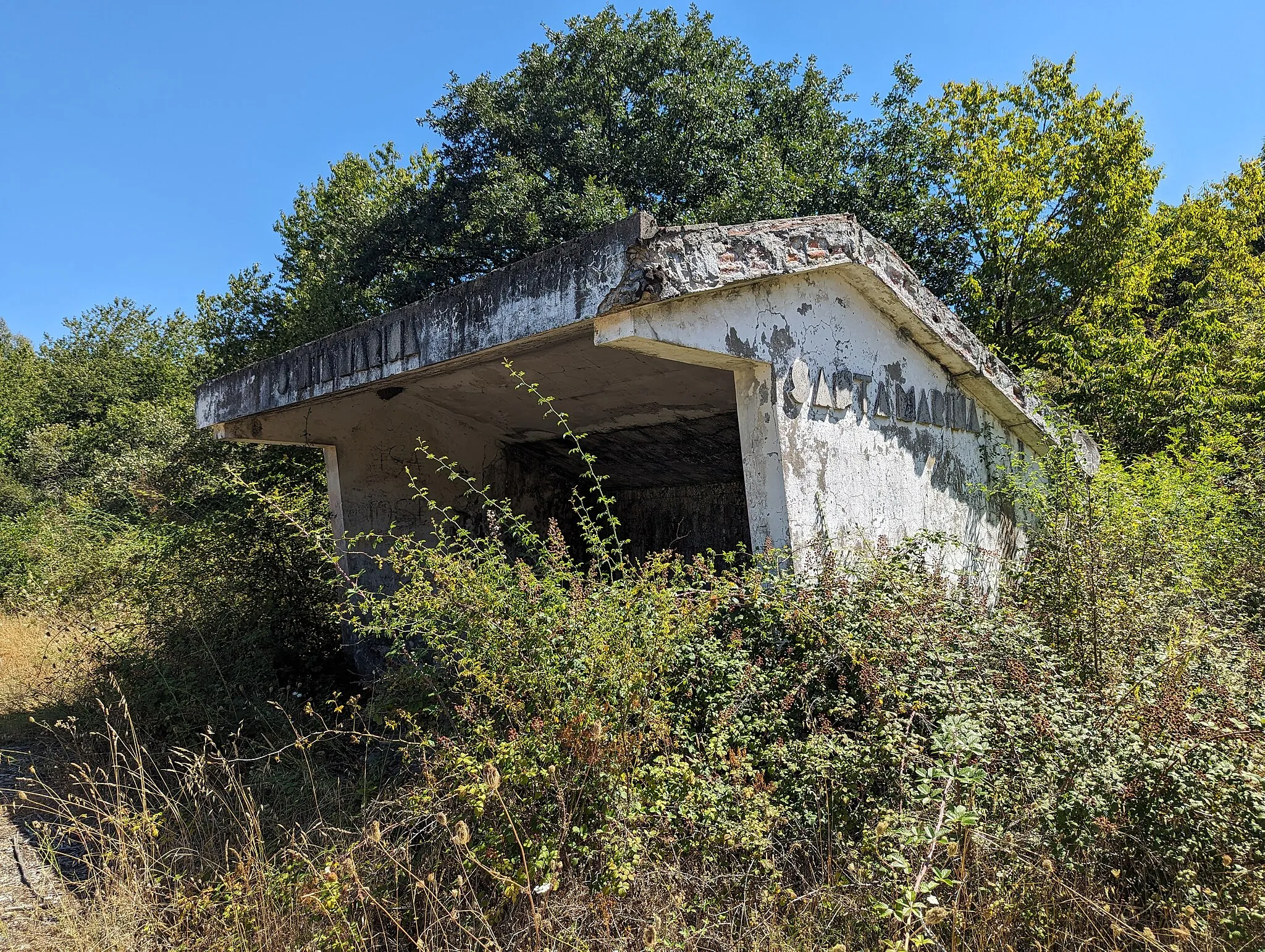 Photo showing: Antiguo apeadero ferroviario de Santa Marina del Sil (León, España).