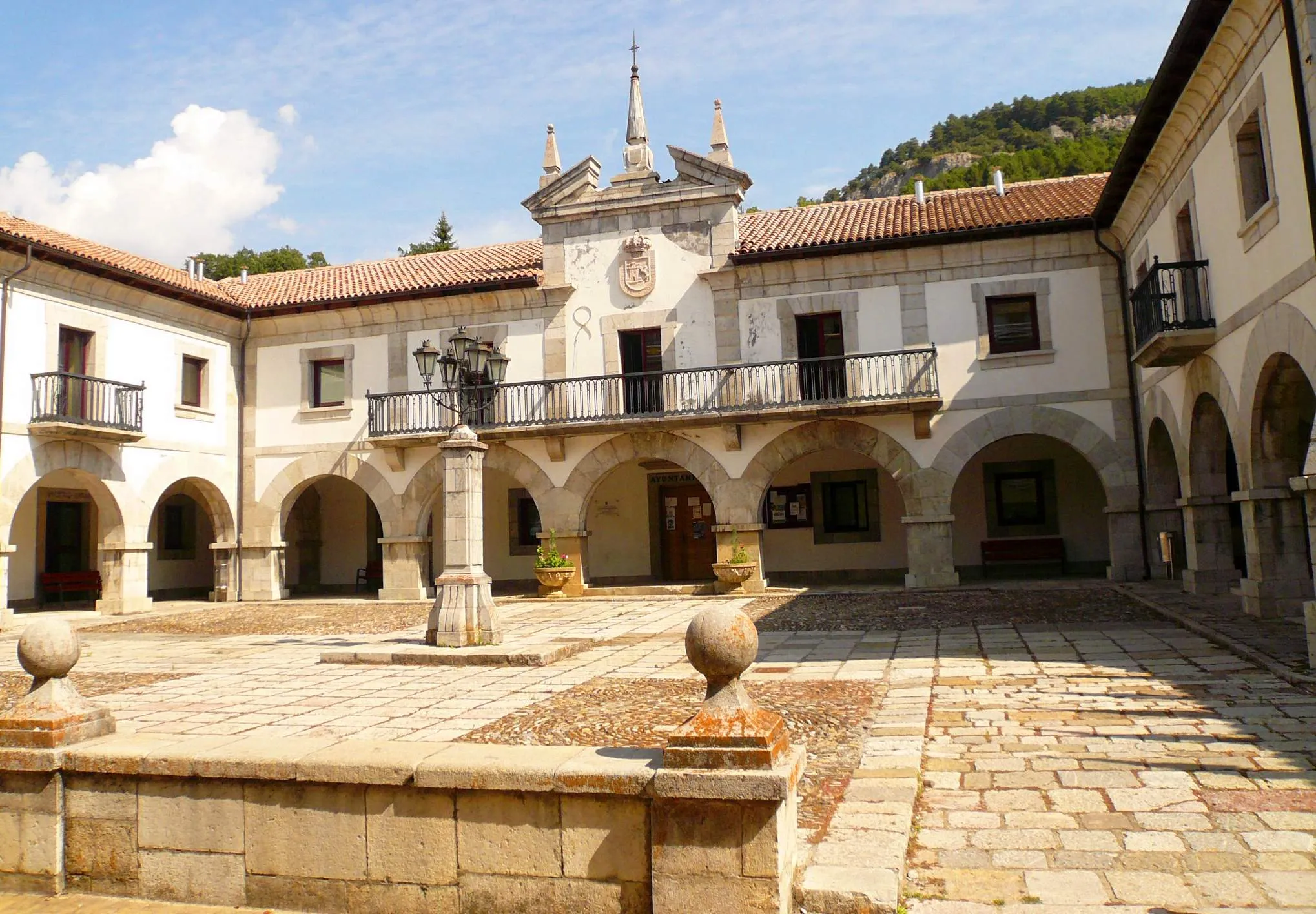 Photo showing: Ayuntamiento de La Pola de Gordón (León)