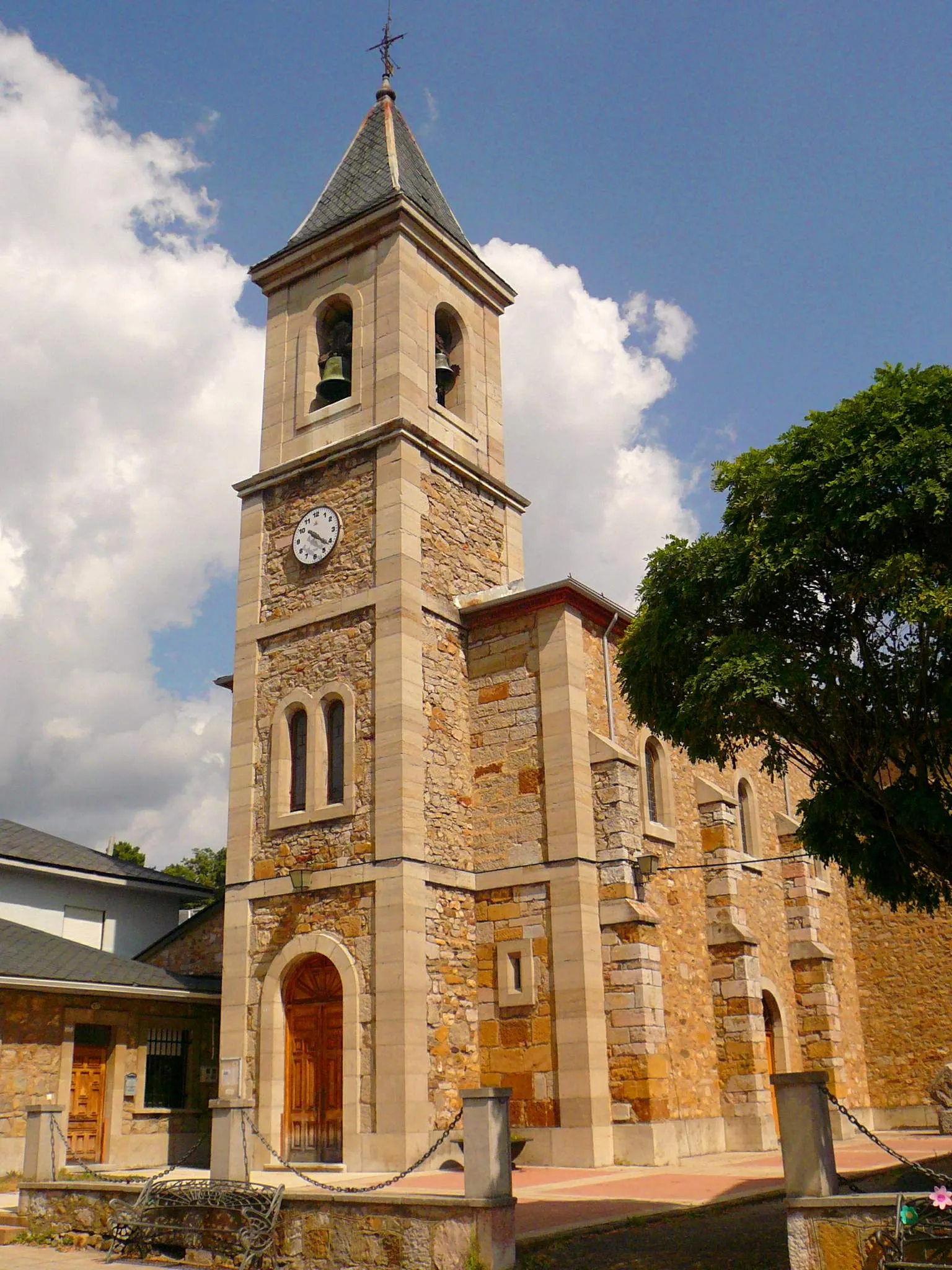 Photo showing: Iglesia de Nuestra Señora de la Asunción (La Pola de Gordón, León)