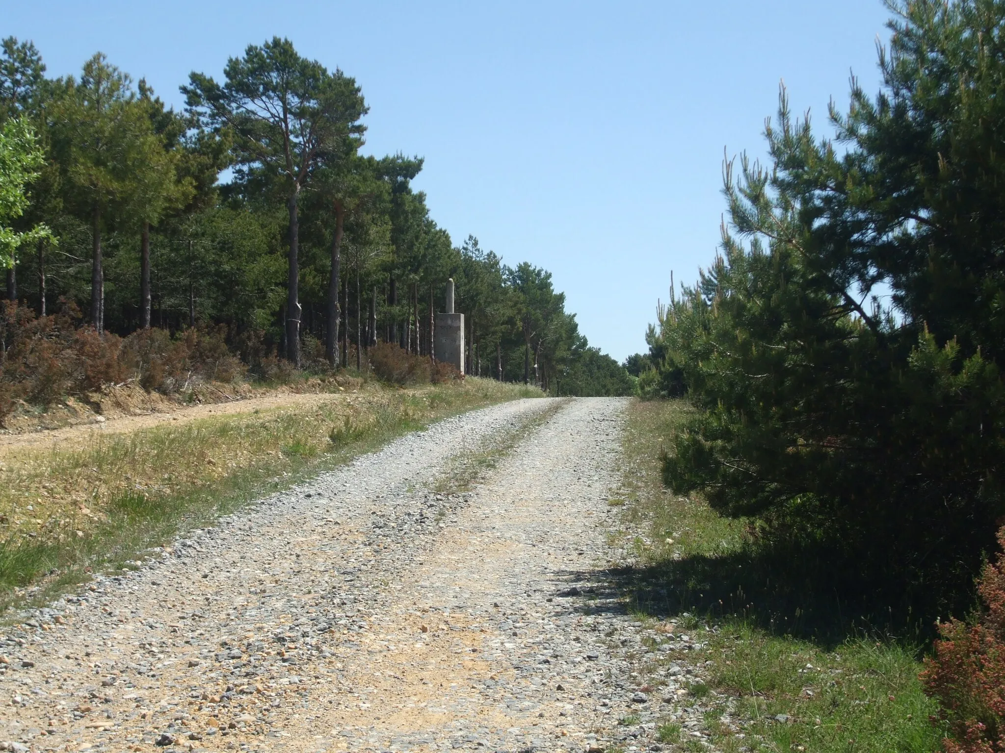 Photo showing: Carboneras, vértice geodésico en Castrejón de la Peña, España