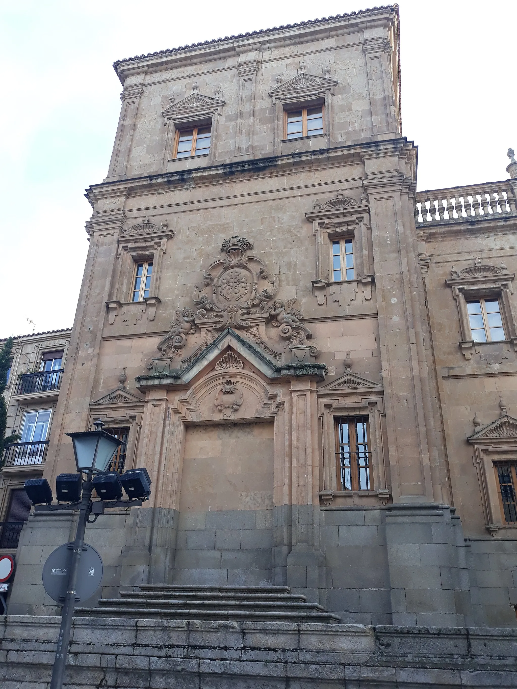 Photo showing: Fachada de la torre noreste del Colegio de la Inmaculada Concepción de la Orden de Calatrava, Salamanca