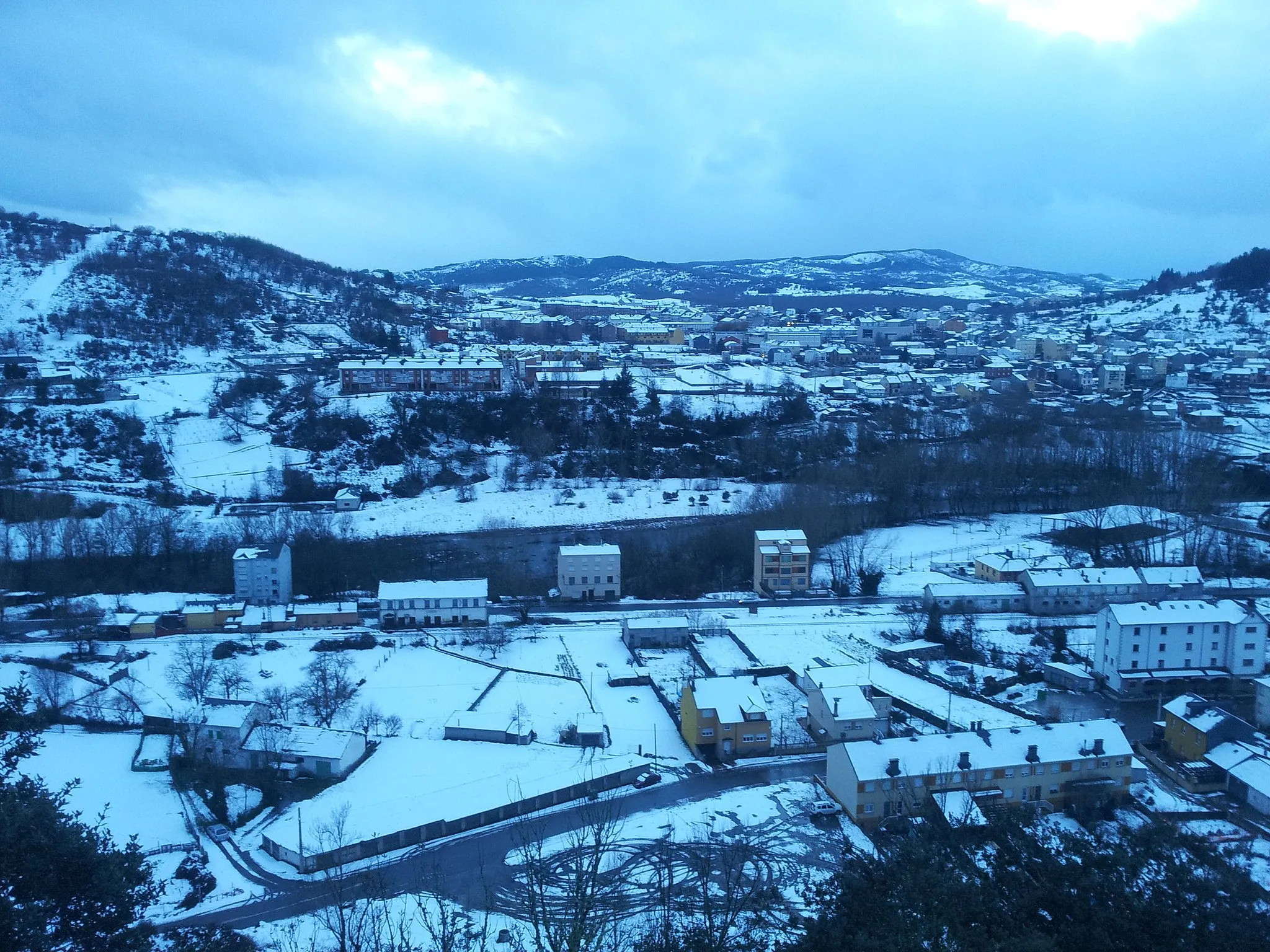 Photo showing: Pueblo de Toreno en un día de nieve