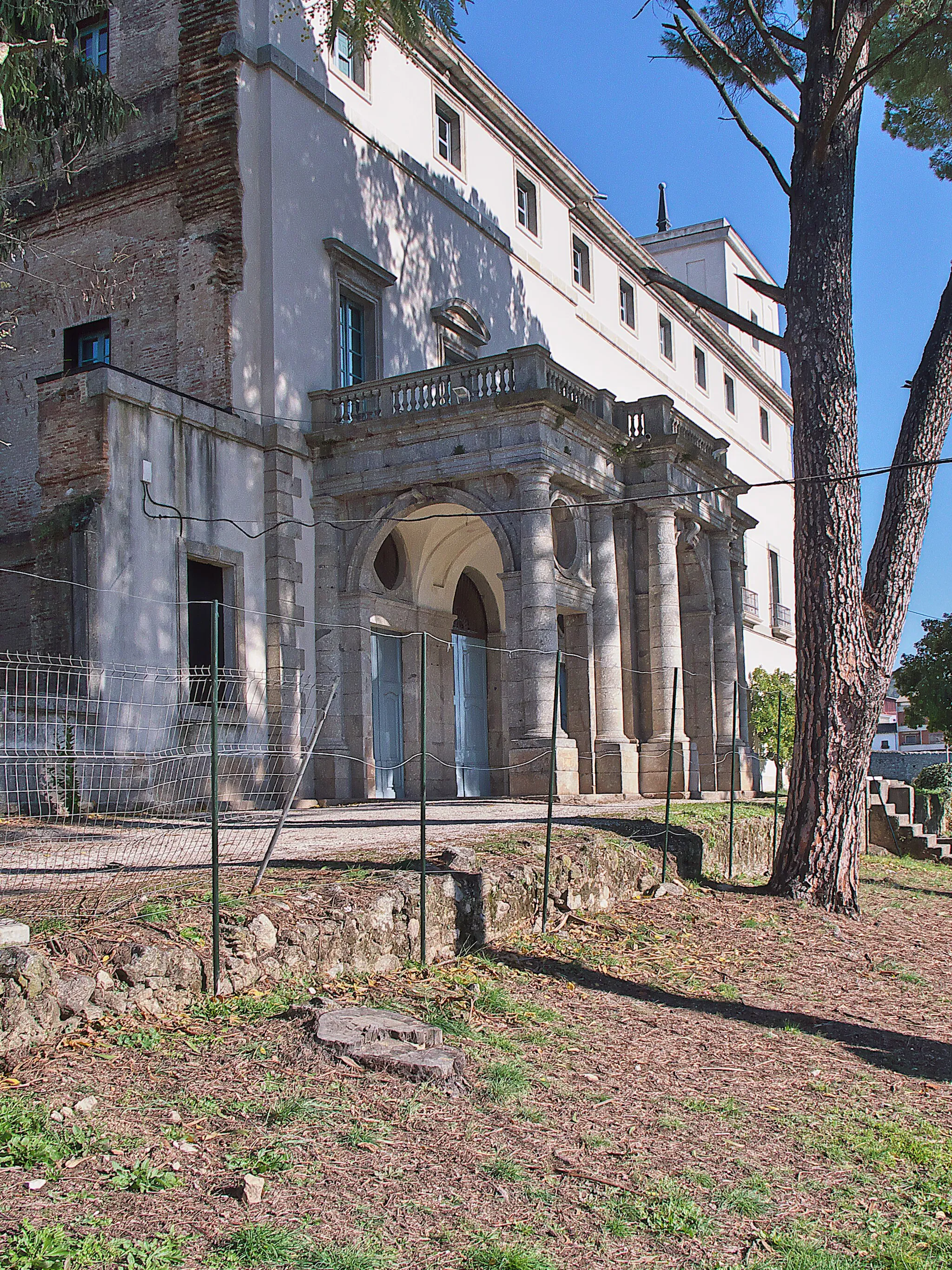 Photo showing: Fachada principal del Palacio de la Mosquera, diseñado por Ventura Rodríguez.