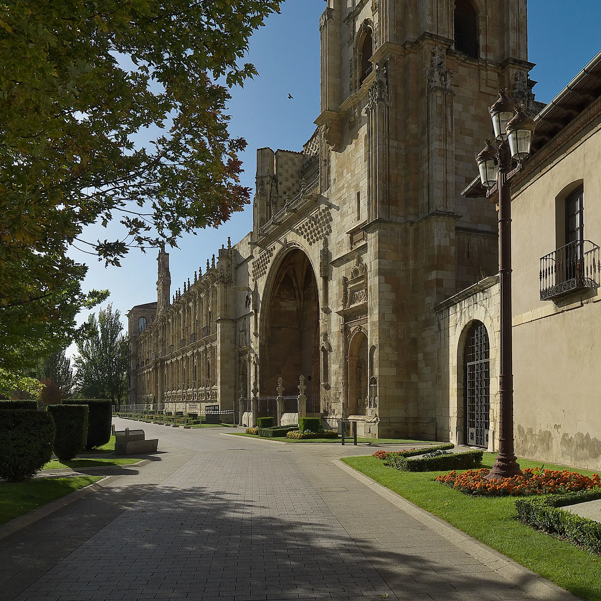 Photo showing: Se observa plano de una de las torres de la iglesia.