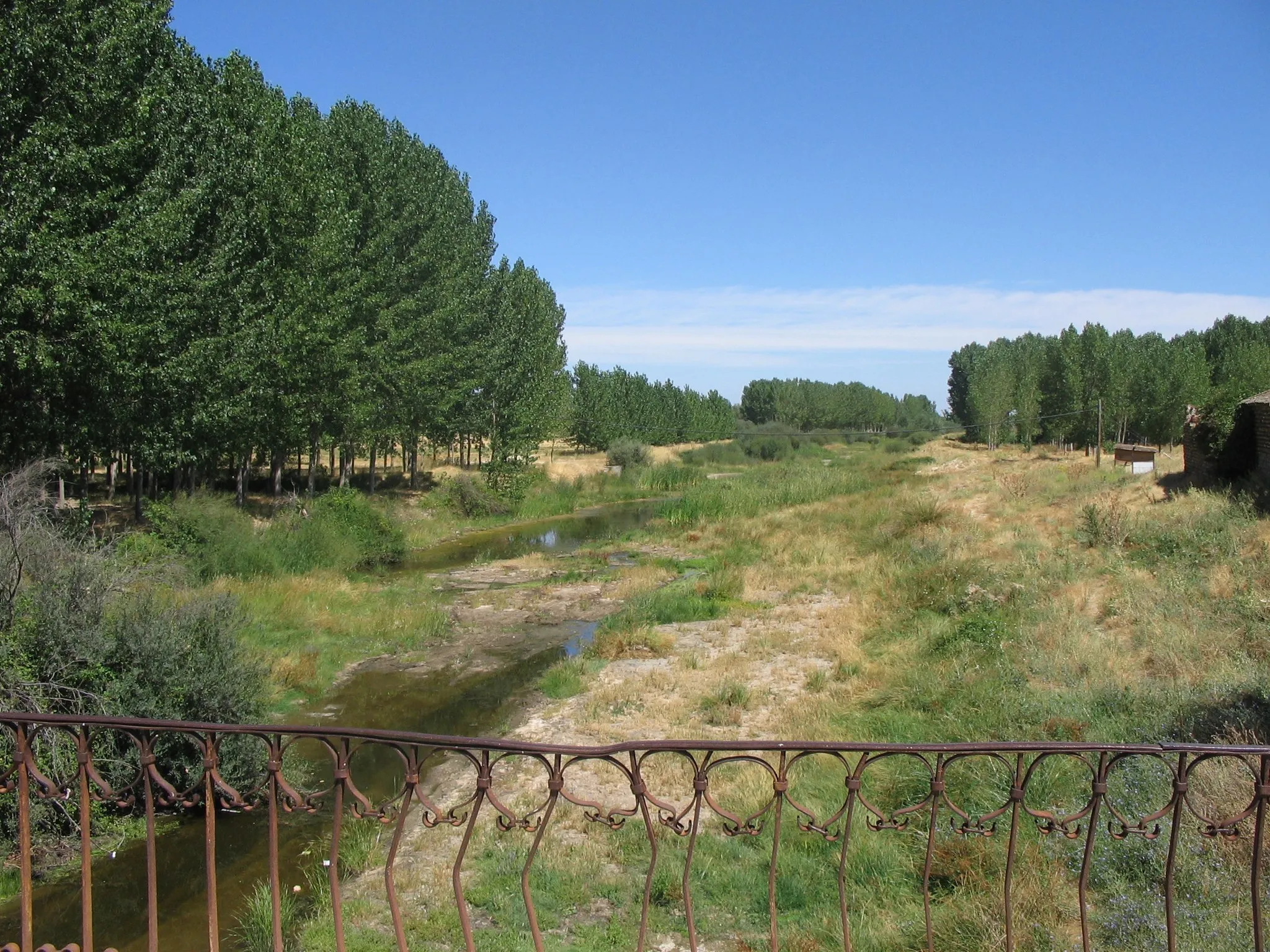 Photo showing: El rio Voltoya a su paso por Juarros de Voltoya